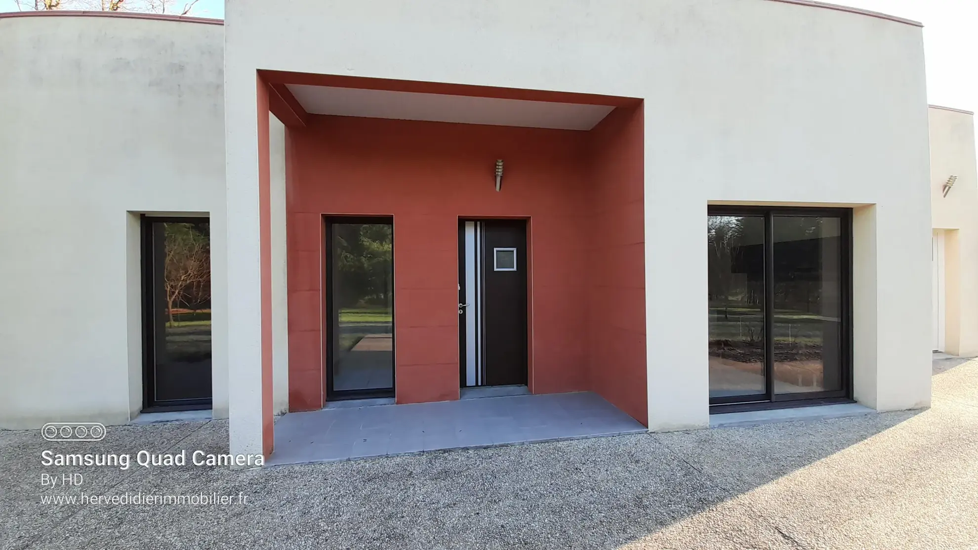 Maison contemporaine à Clermont-Créans (72200) avec grand terrain et belle isolation 