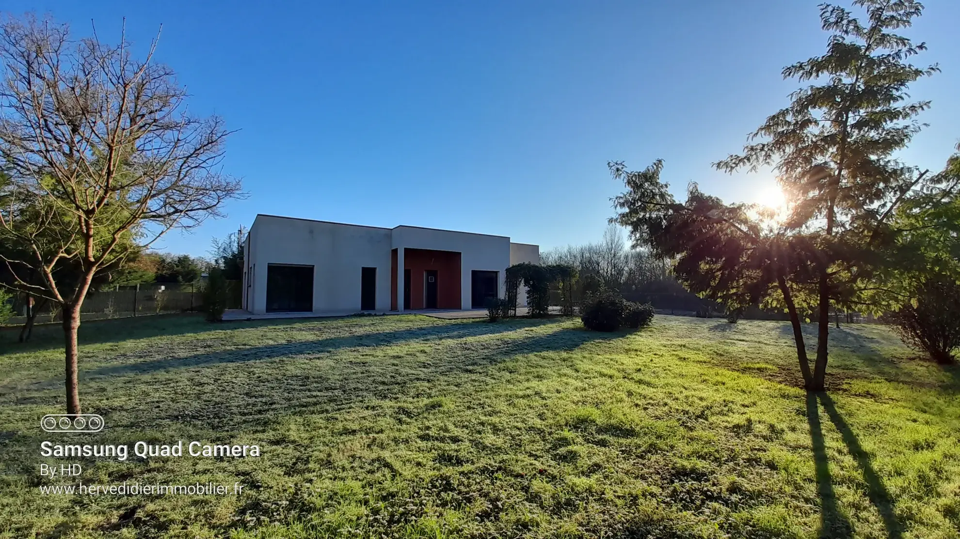 Maison contemporaine à Clermont-Créans (72200) avec grand terrain et belle isolation 