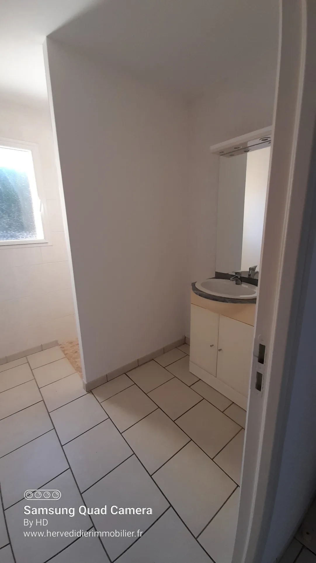 Maison contemporaine à Clermont-Créans (72200) avec grand terrain et belle isolation 