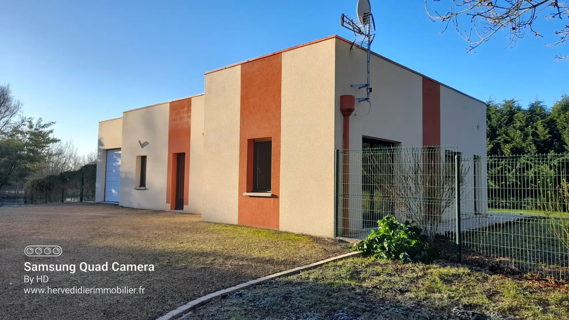 Maison contemporaine à Clermont-Créans (72200) avec grand terrain et belle isolation 