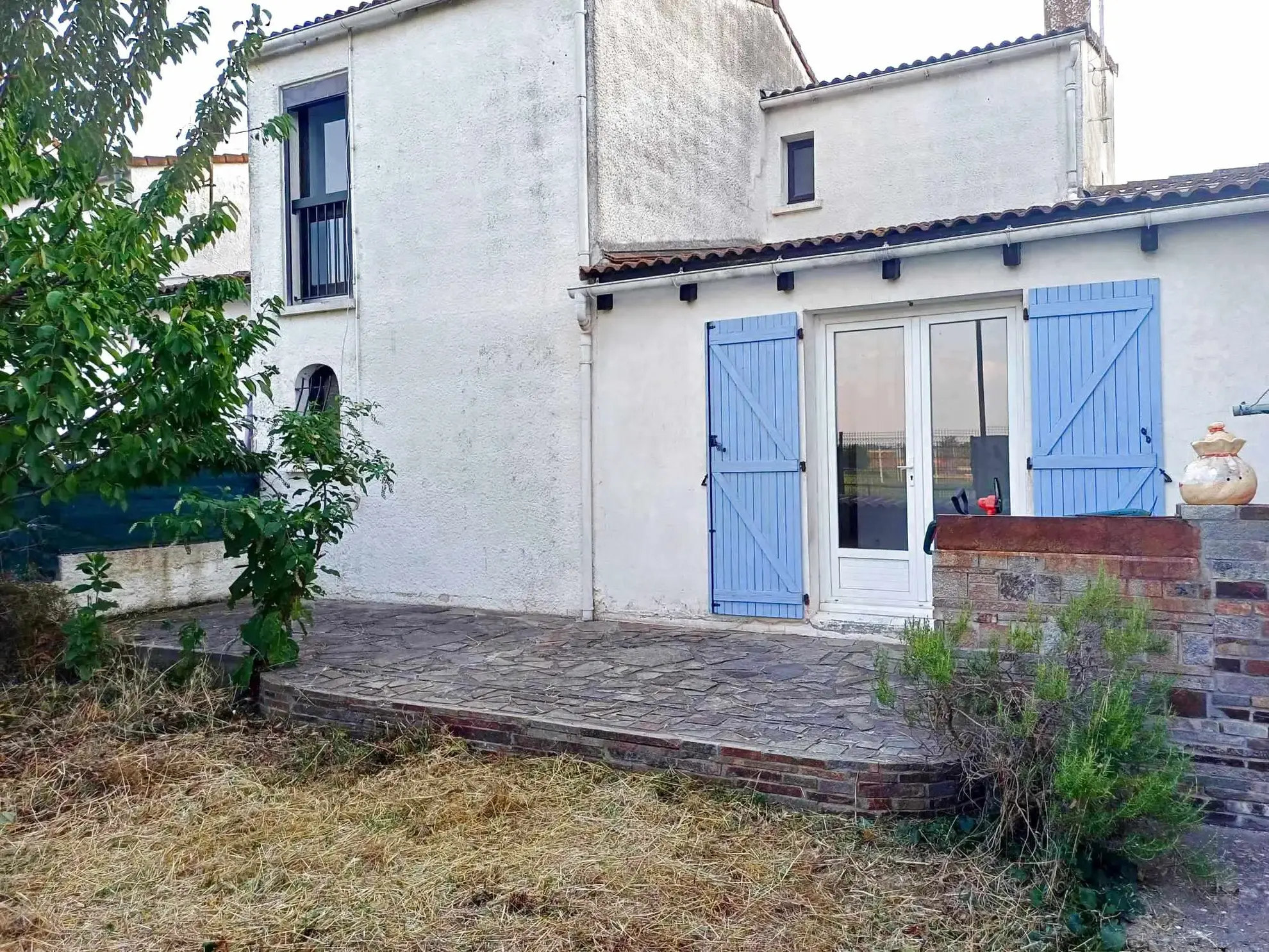 Belle maison de 4 chambres avec garage et jardin à Villemoustaussou près de Carcassonne 