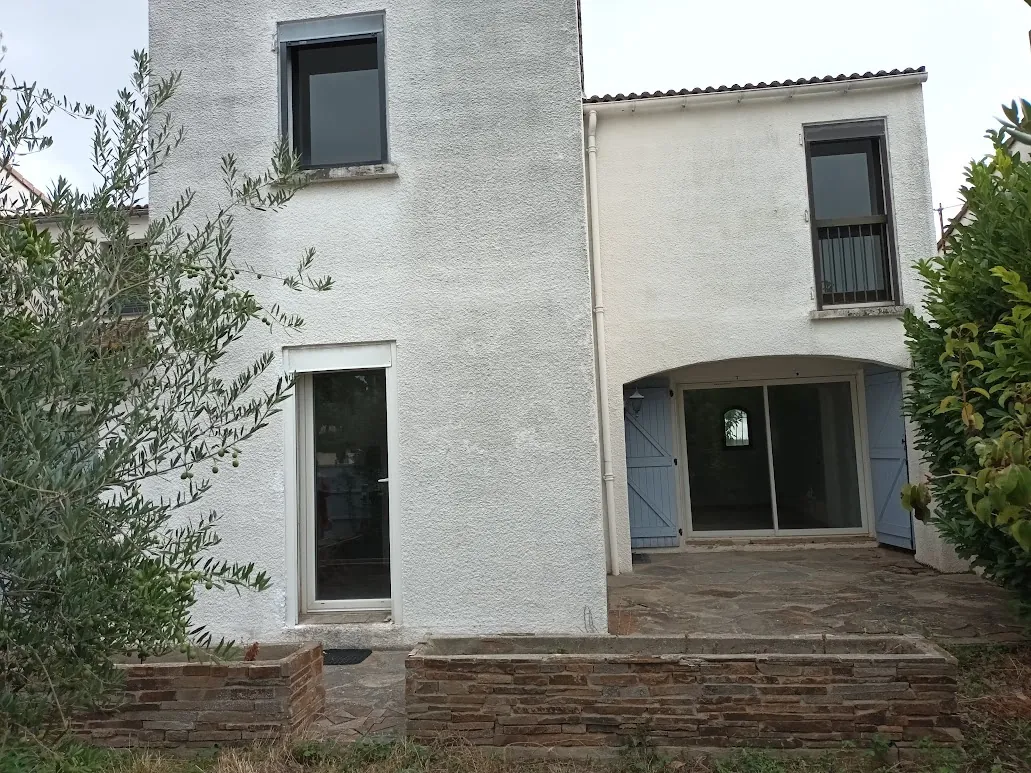 Belle maison de 4 chambres avec garage et jardin à Villemoustaussou près de Carcassonne 