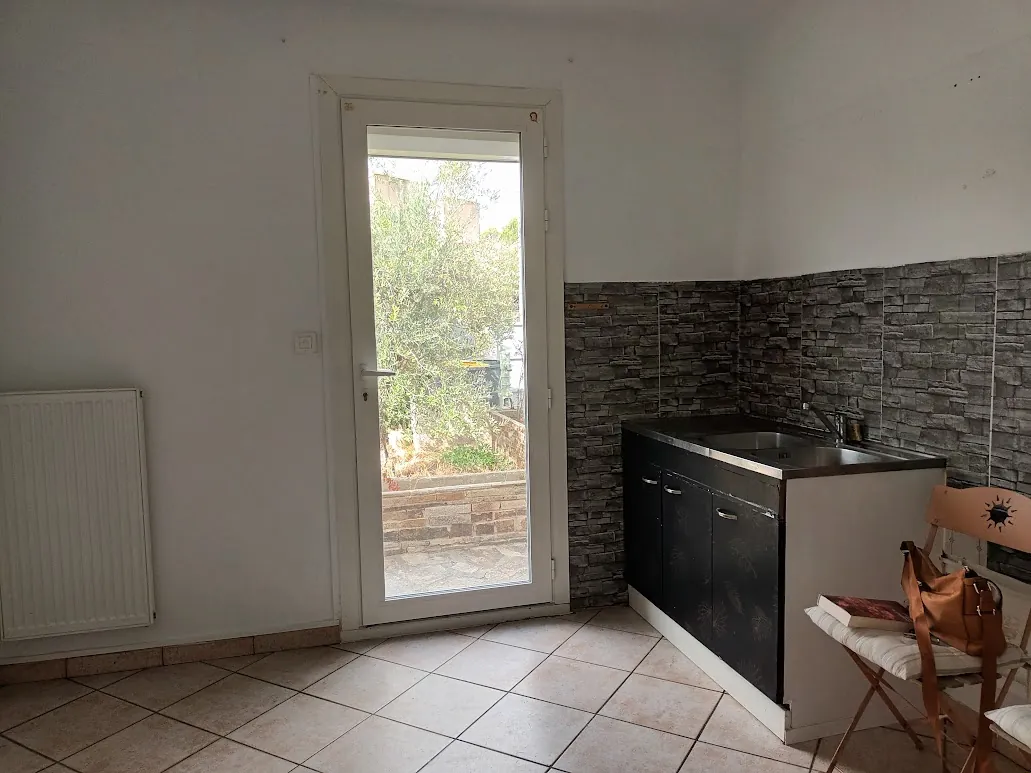 Belle maison de 4 chambres avec garage et jardin à Villemoustaussou près de Carcassonne 