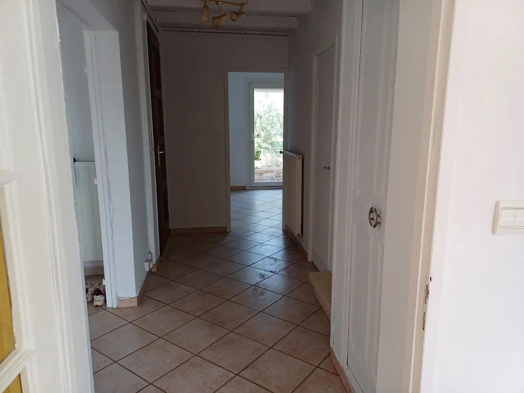 Belle maison de 4 chambres avec garage et jardin à Villemoustaussou près de Carcassonne 