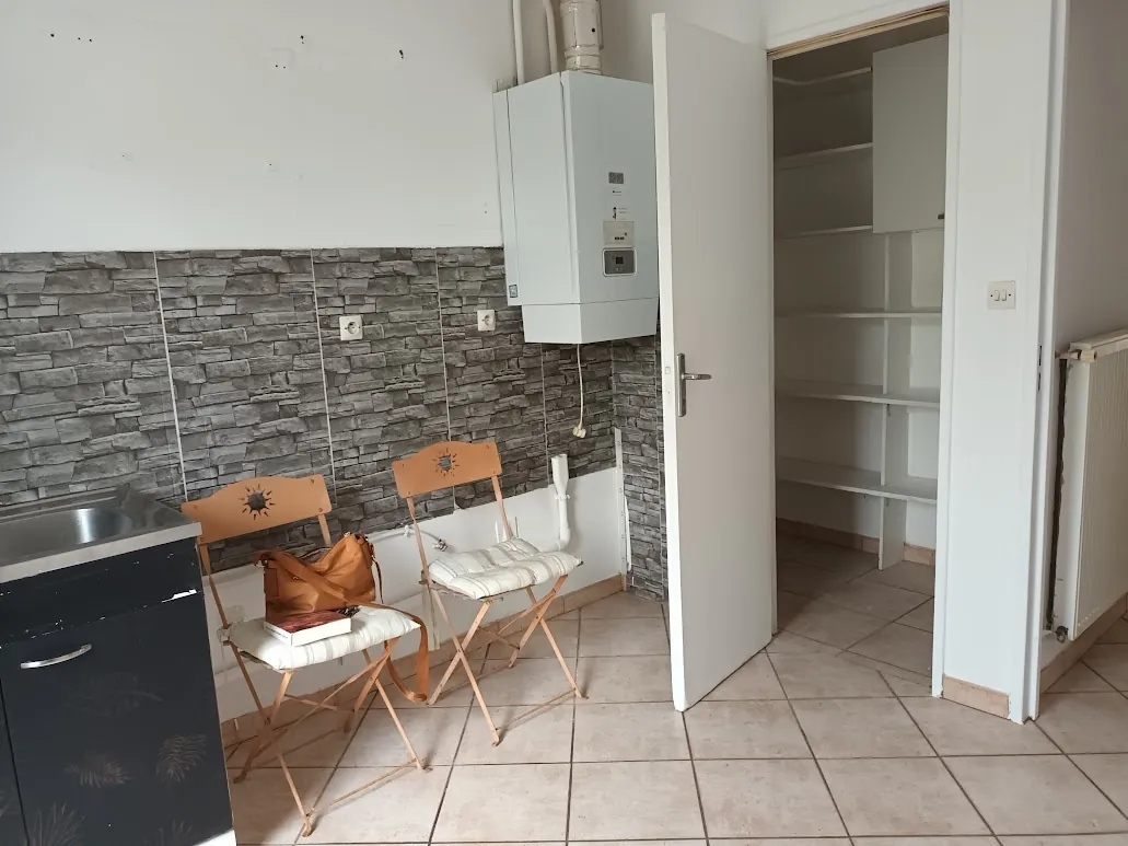 Belle maison de 4 chambres avec garage et jardin à Villemoustaussou près de Carcassonne 