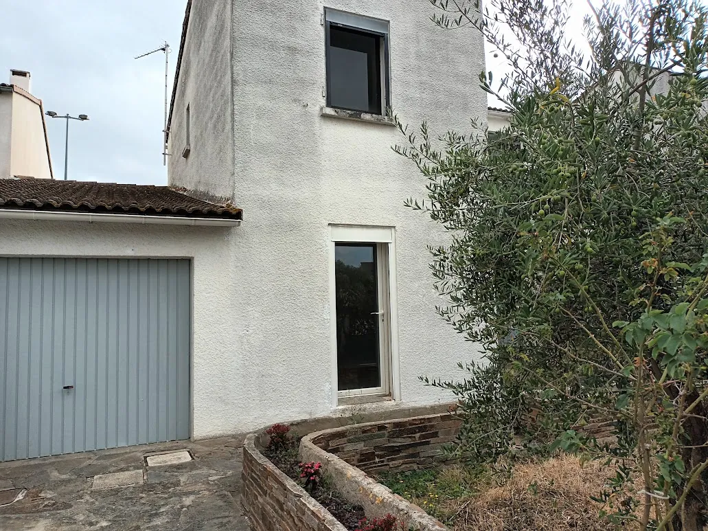 Belle maison de 4 chambres avec garage et jardin à Villemoustaussou près de Carcassonne 