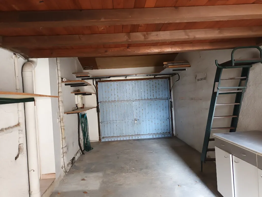 Belle maison de 4 chambres avec garage et jardin à Villemoustaussou près de Carcassonne 