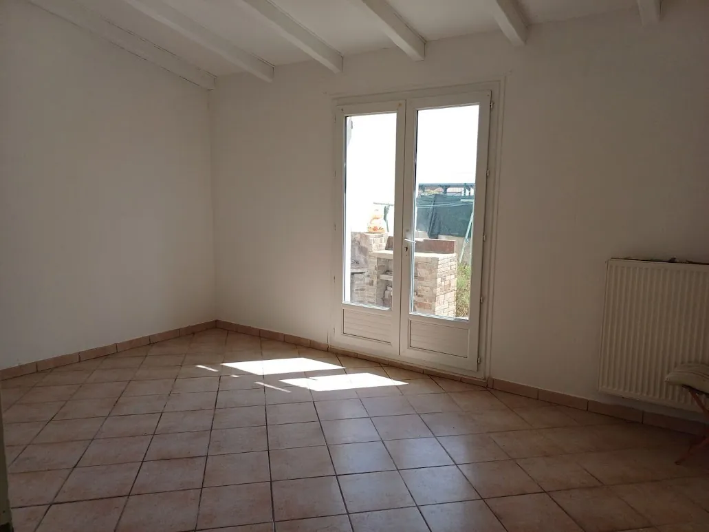 Belle maison de 4 chambres avec garage et jardin à Villemoustaussou près de Carcassonne 