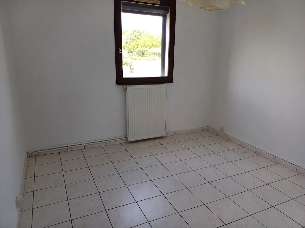 Belle maison de 4 chambres avec garage et jardin à Villemoustaussou près de Carcassonne 