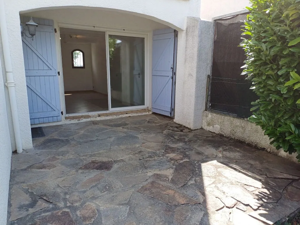 Belle maison de 4 chambres avec garage et jardin à Villemoustaussou près de Carcassonne 