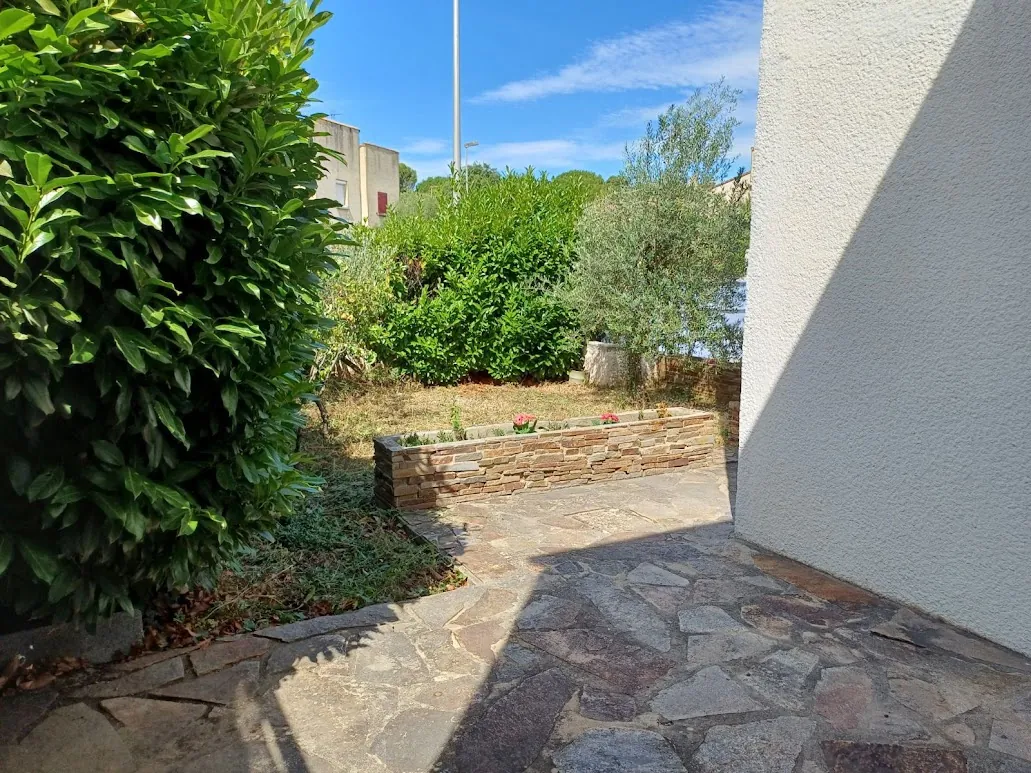Belle maison de 4 chambres avec garage et jardin à Villemoustaussou près de Carcassonne 