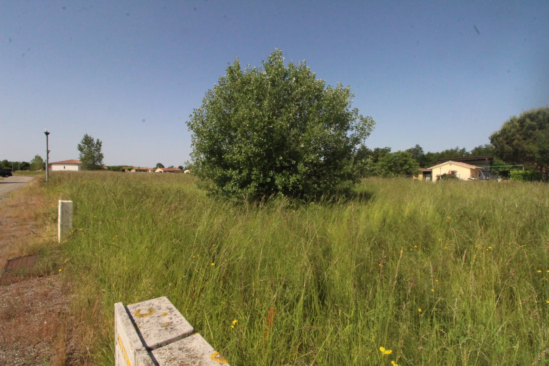 Terrain constructible à Lavit (82), dernier lot disponible de 737 m², calme et viabilisé 