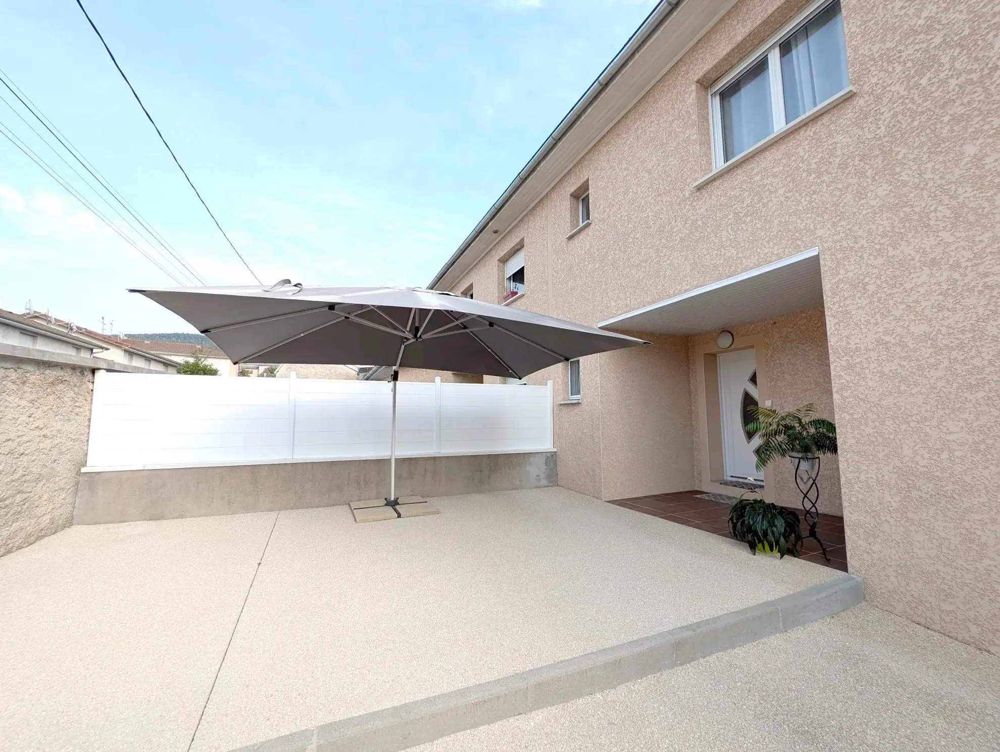 Maison familiale rénovée de 142 m² à Oyonnax, secteur calme 