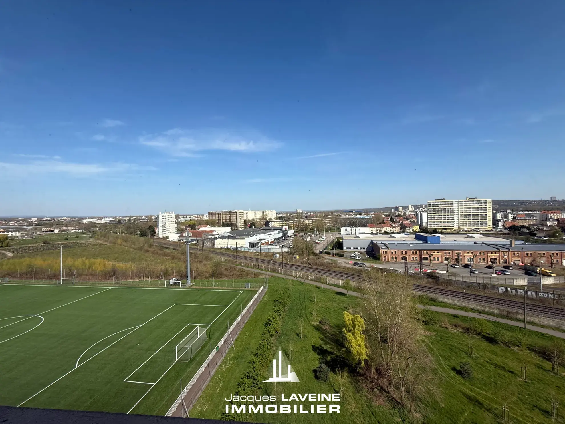 Appartement 2 pièces à Metz avec parking privatif et cave - Bon état 