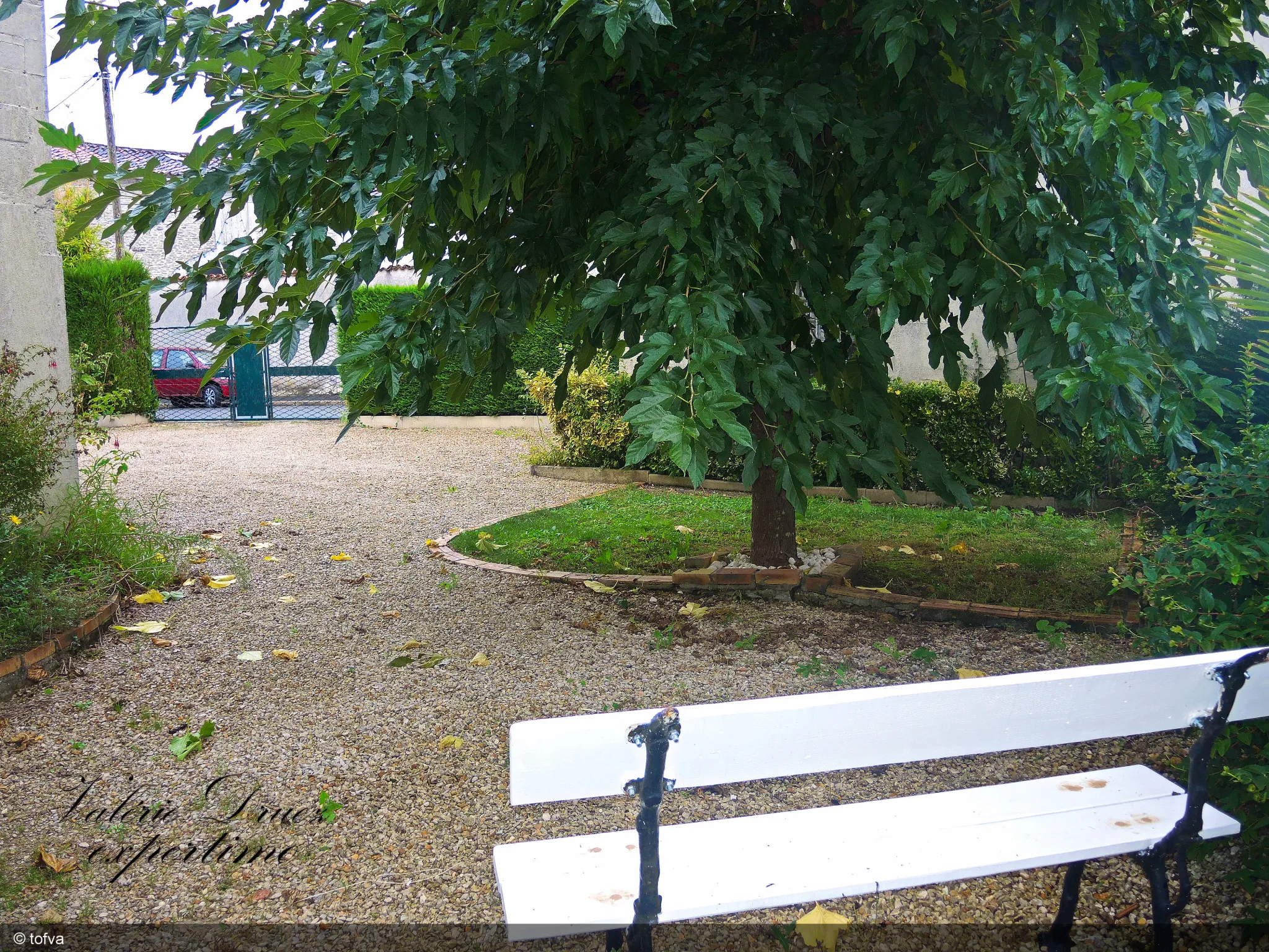 Maison de ville avec jardin et garage à Cognac Saint Martin 