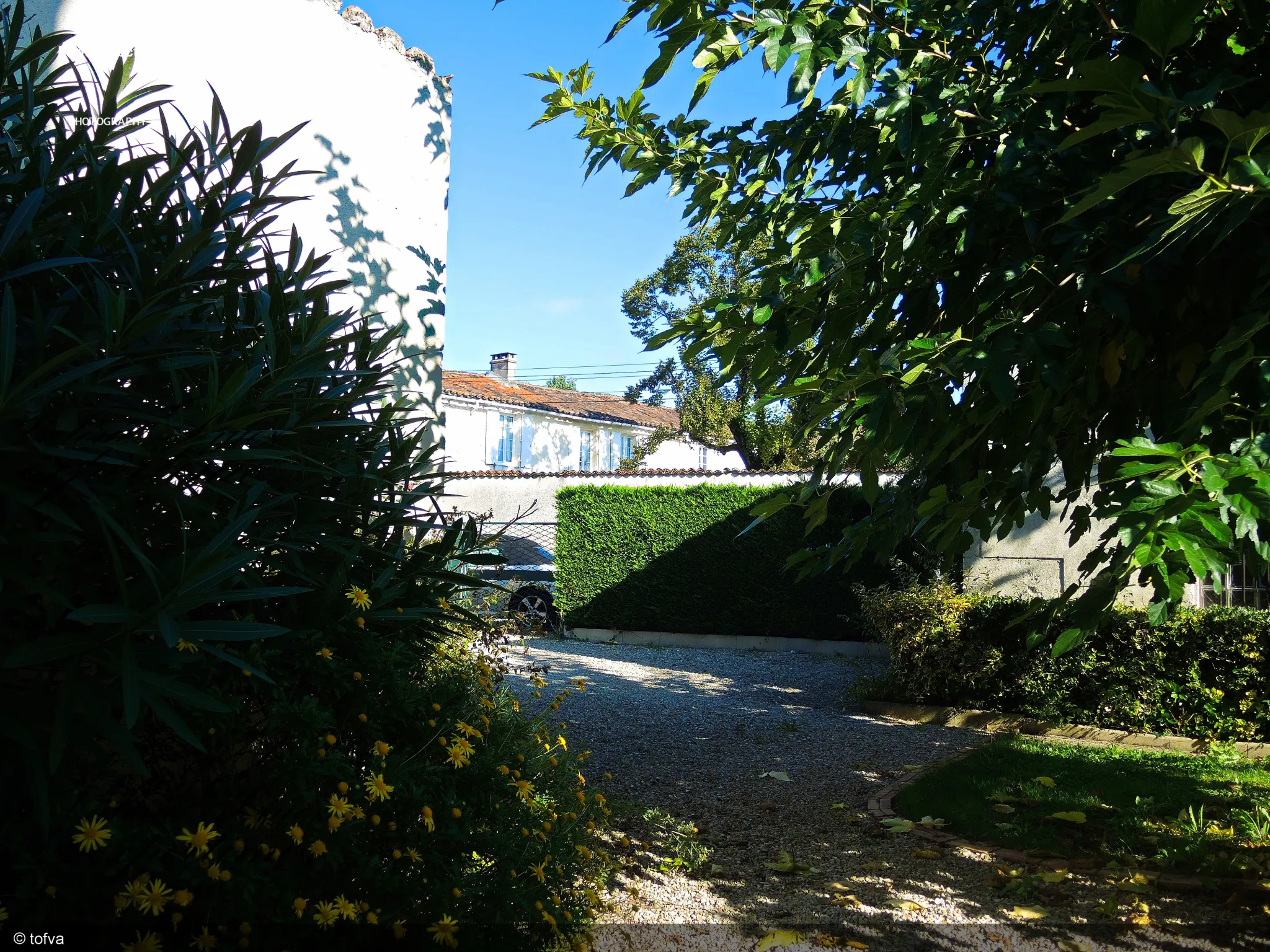 Maison de ville avec jardin et garage à Cognac Saint Martin 
