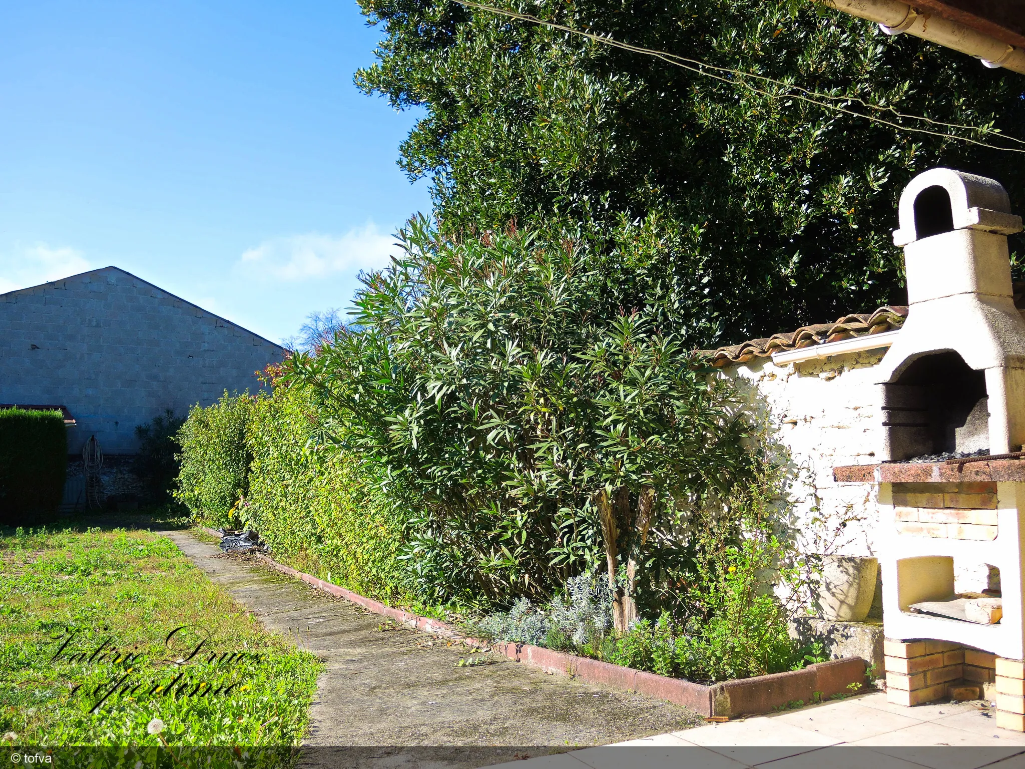 Maison de ville avec jardin et garage à Cognac Saint Martin