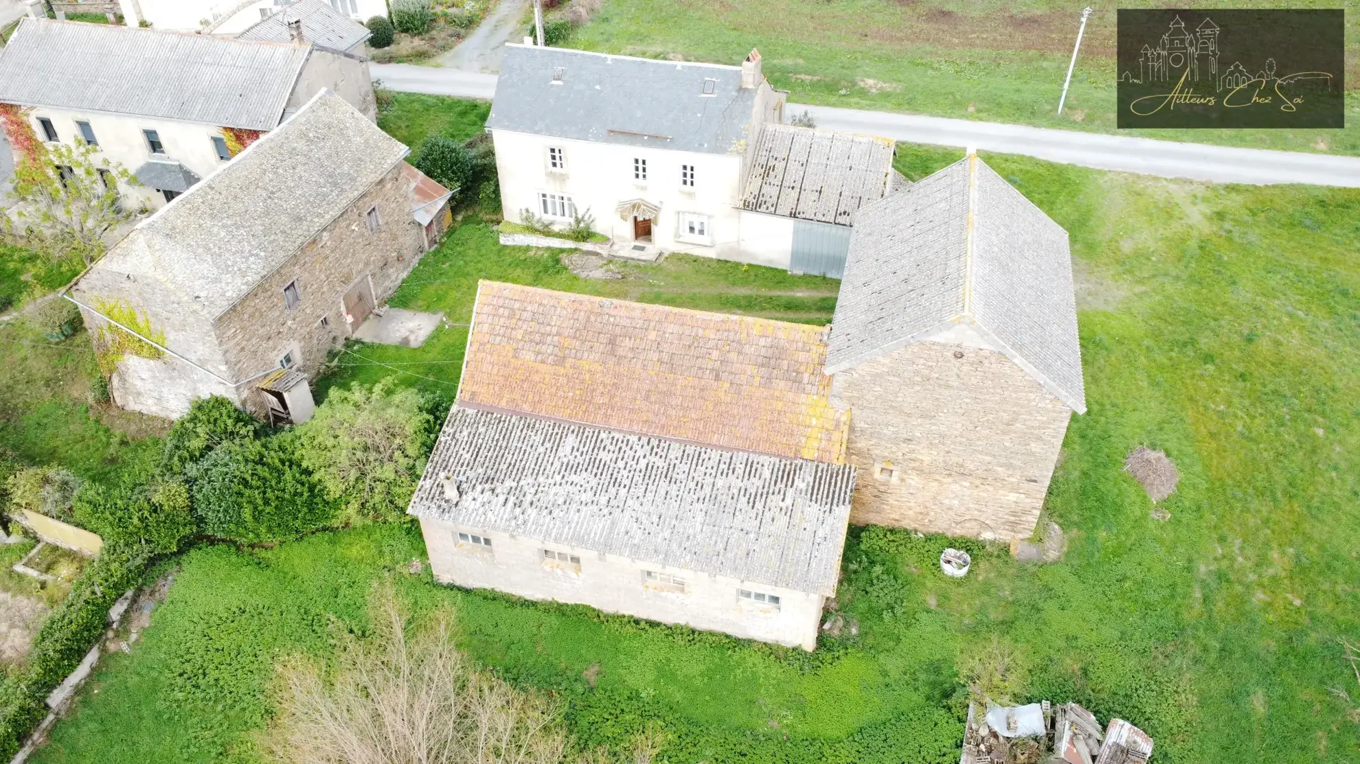 Ferme avec dépendances, 3 chambres, terrain de 2500 m² à Réquista 