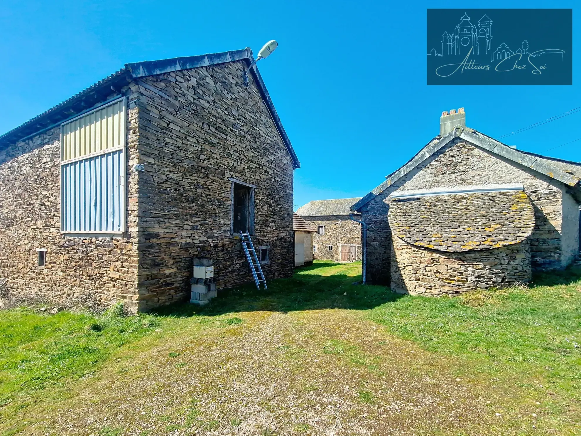 Ferme avec dépendances, 3 chambres, terrain de 2500 m² à Réquista 