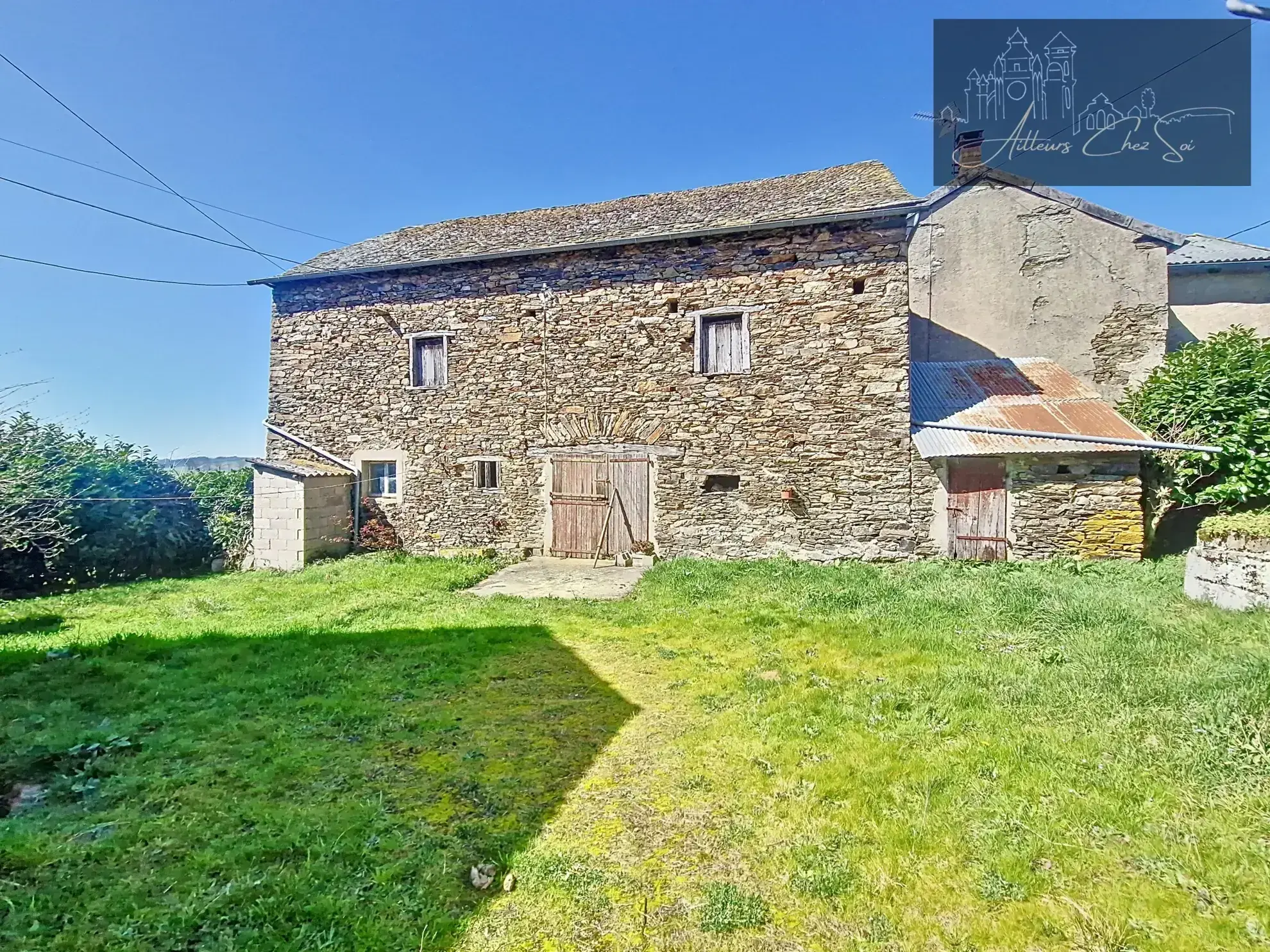 Ferme avec dépendances, 3 chambres, terrain de 2500 m² à Réquista 