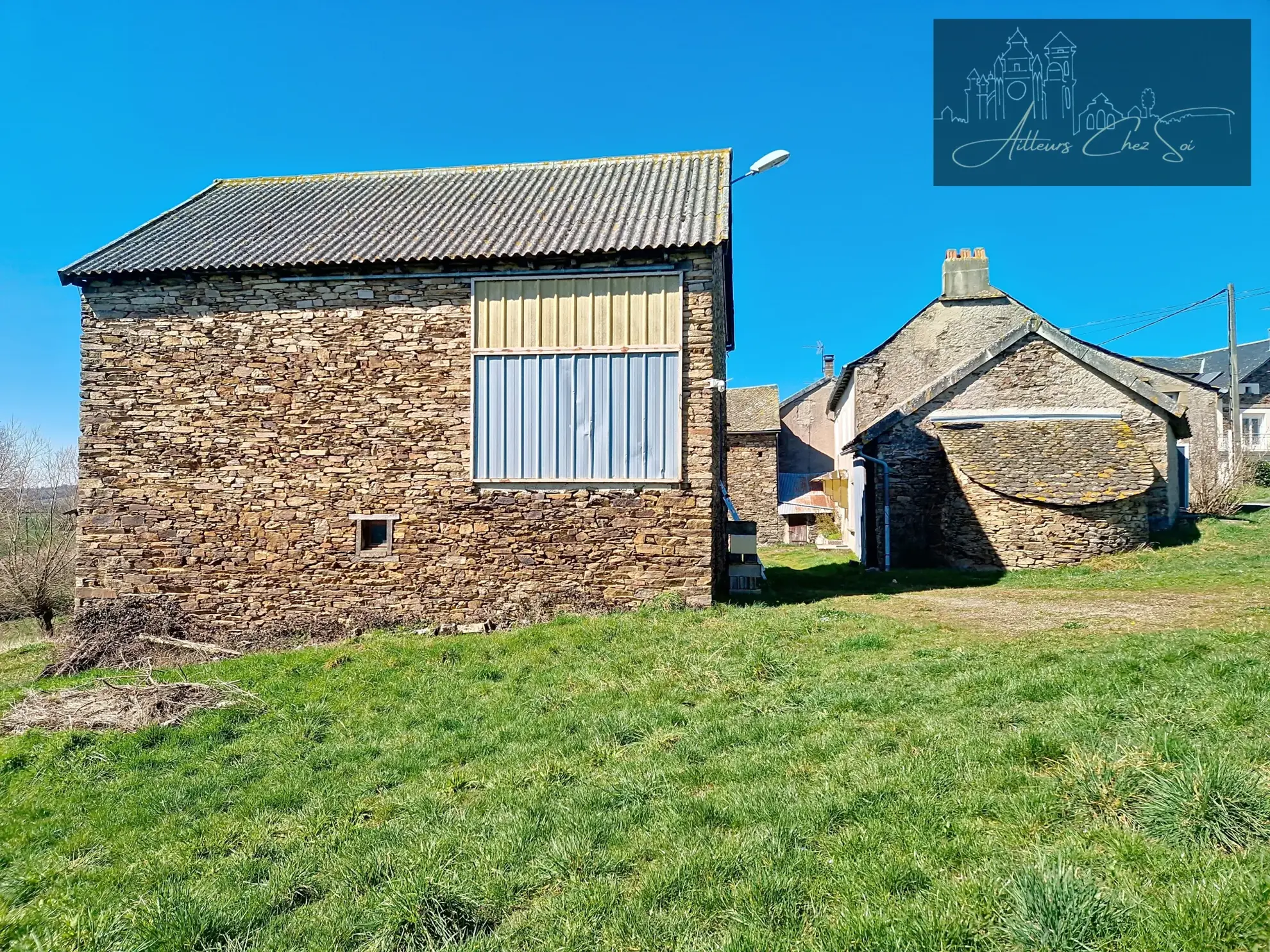 Ferme avec dépendances, 3 chambres, terrain de 2500 m² à Réquista 