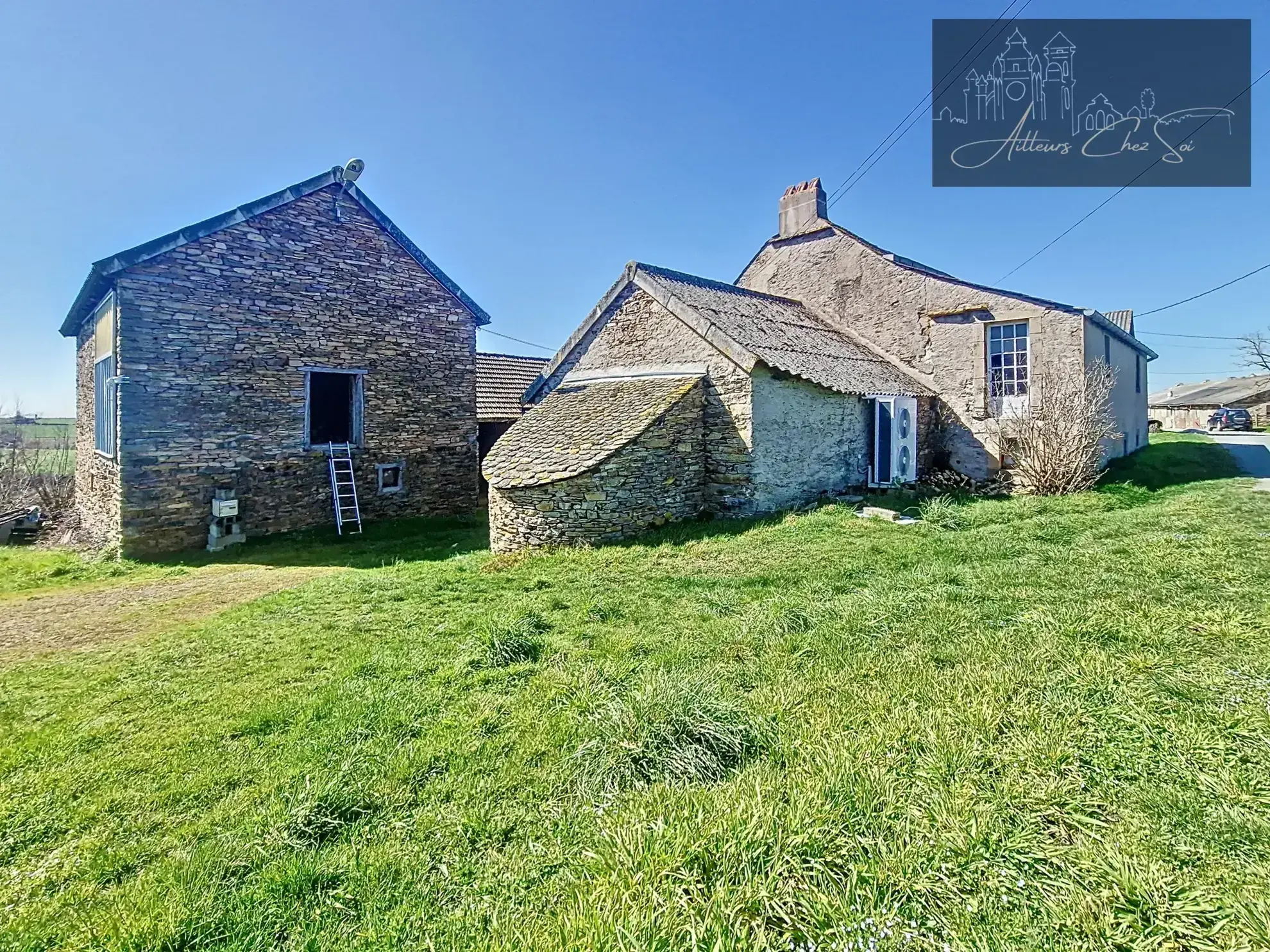 Ferme avec dépendances, 3 chambres, terrain de 2500 m² à Réquista