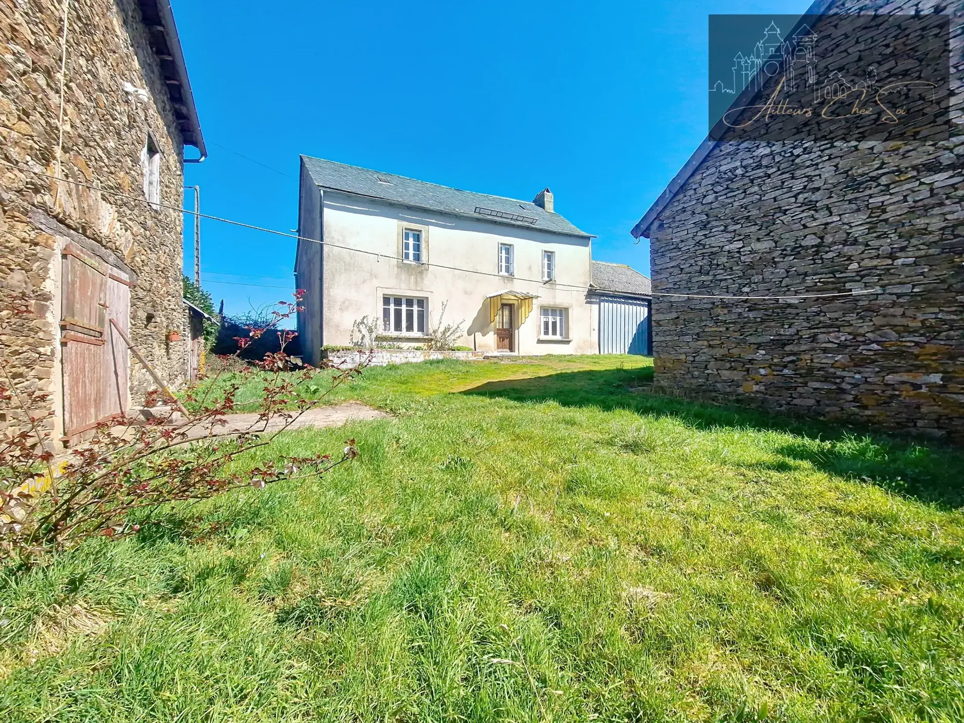 Ferme avec dépendances, 3 chambres, terrain de 2500 m² à Réquista 