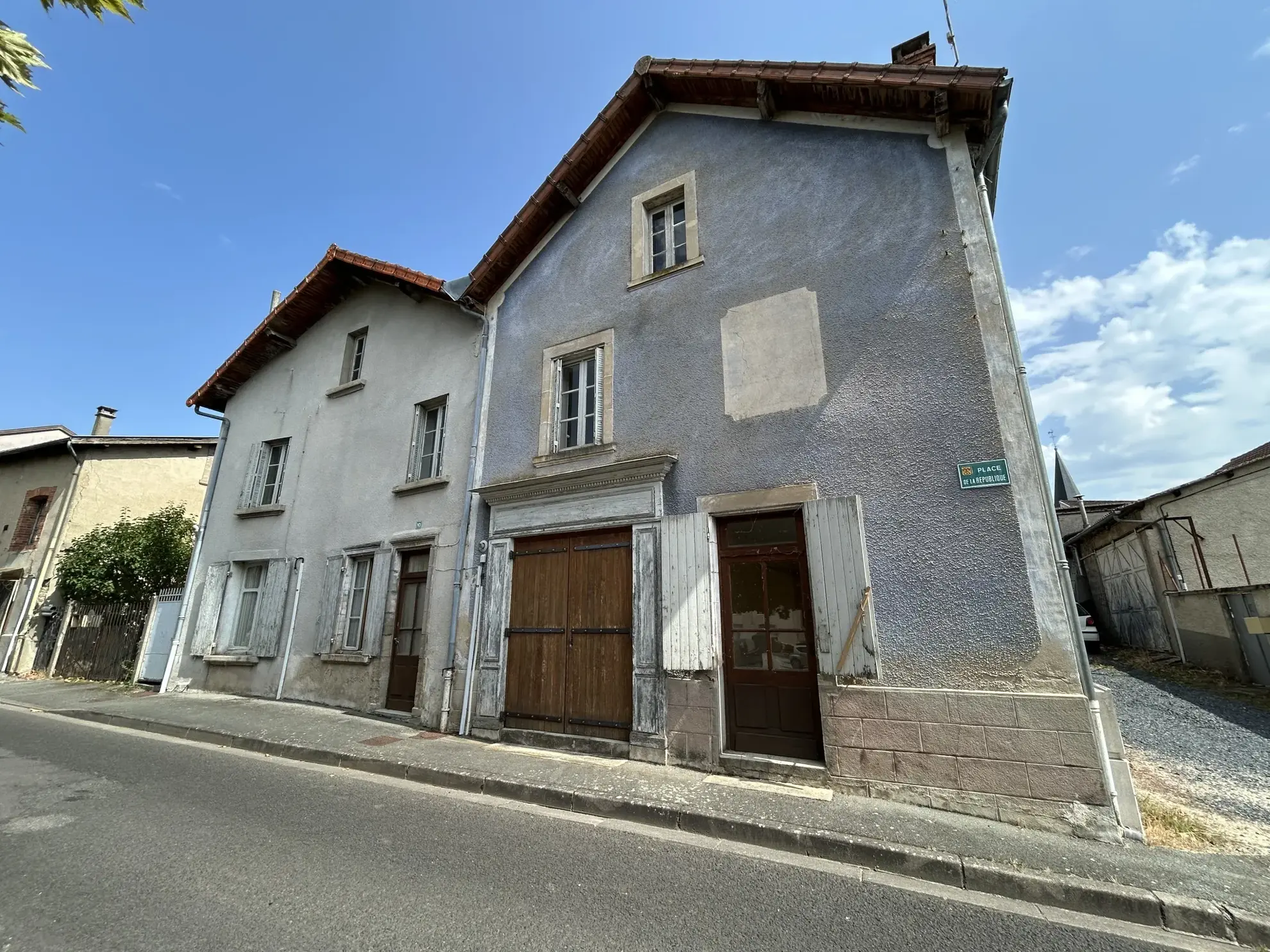 Ensemble immobilier de 207m² à Puy-Guillaume – Idéal investissement ou résidence