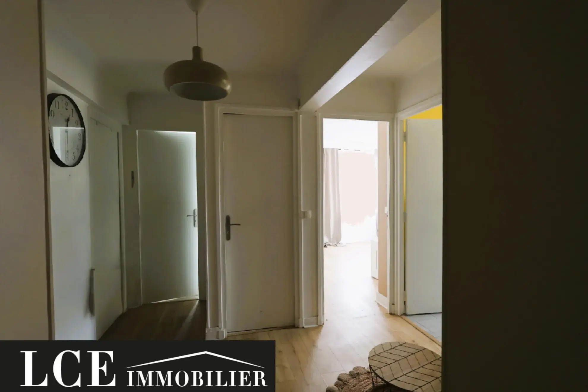 Appartement T3 rénové de 61 m² au centre de Corbeil-Essonnes avec parking privé 