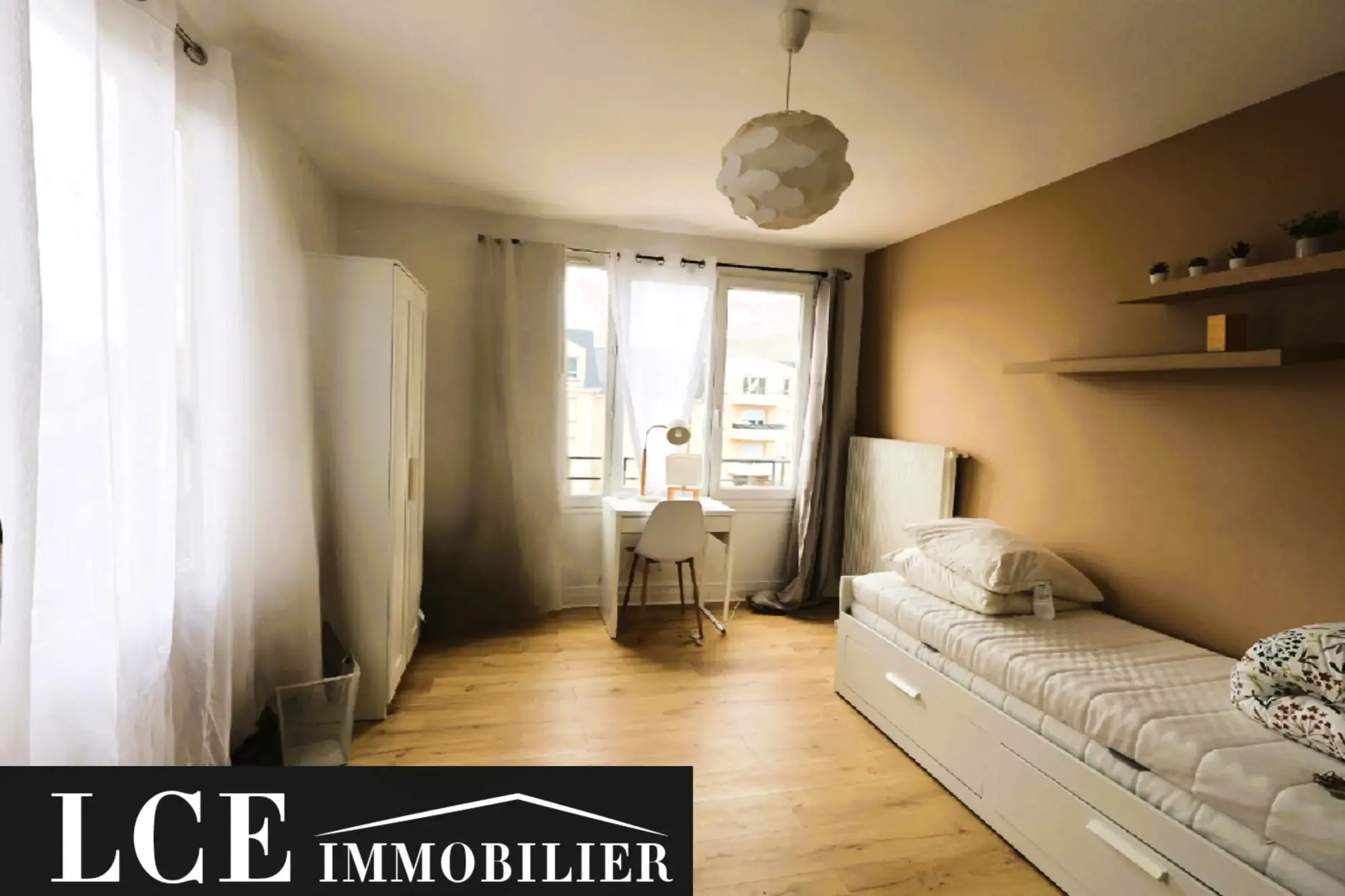 Appartement T3 rénové de 61 m² au centre de Corbeil-Essonnes avec parking privé 