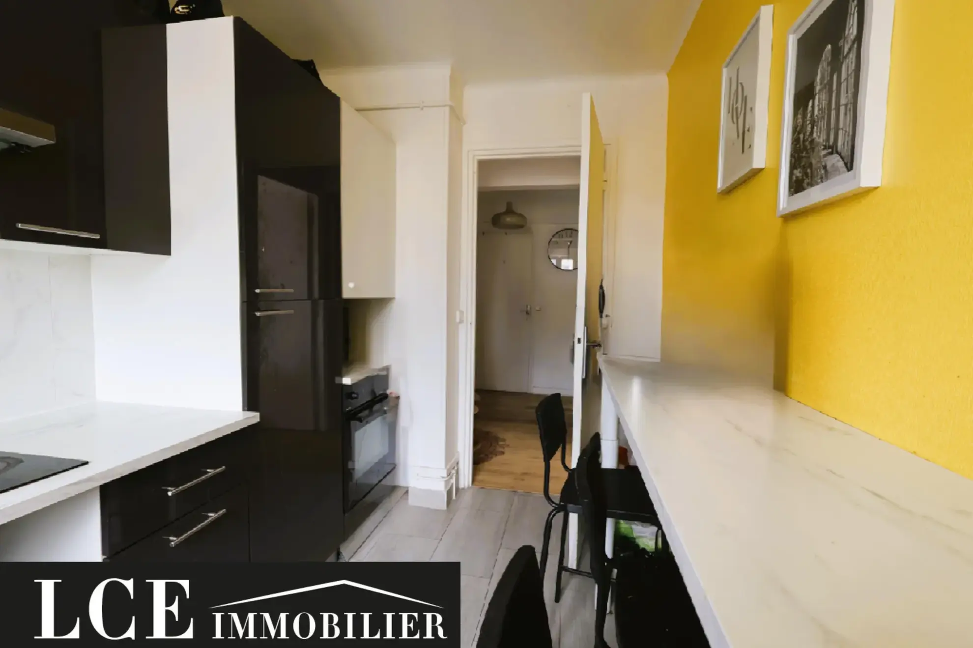 Appartement T3 rénové de 61 m² au centre de Corbeil-Essonnes avec parking privé 