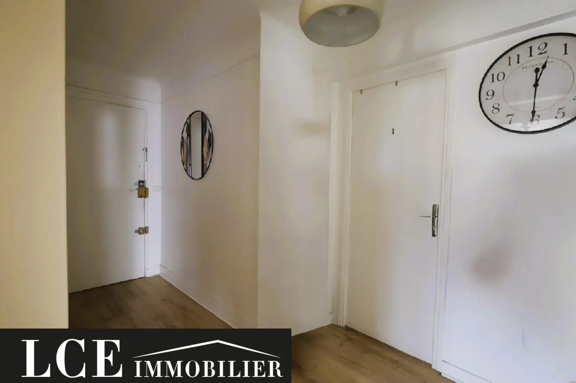 Appartement T3 rénové de 61 m² au centre de Corbeil-Essonnes avec parking privé 