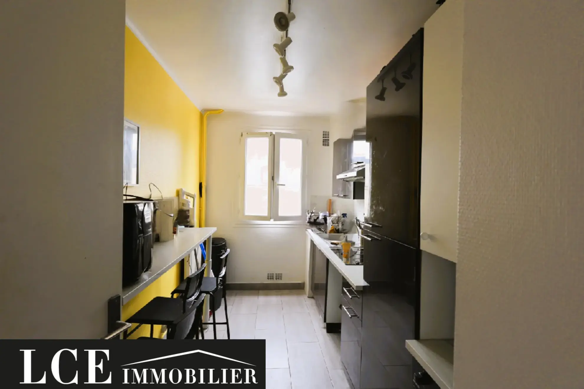 Appartement T3 rénové de 61 m² au centre de Corbeil-Essonnes avec parking privé 