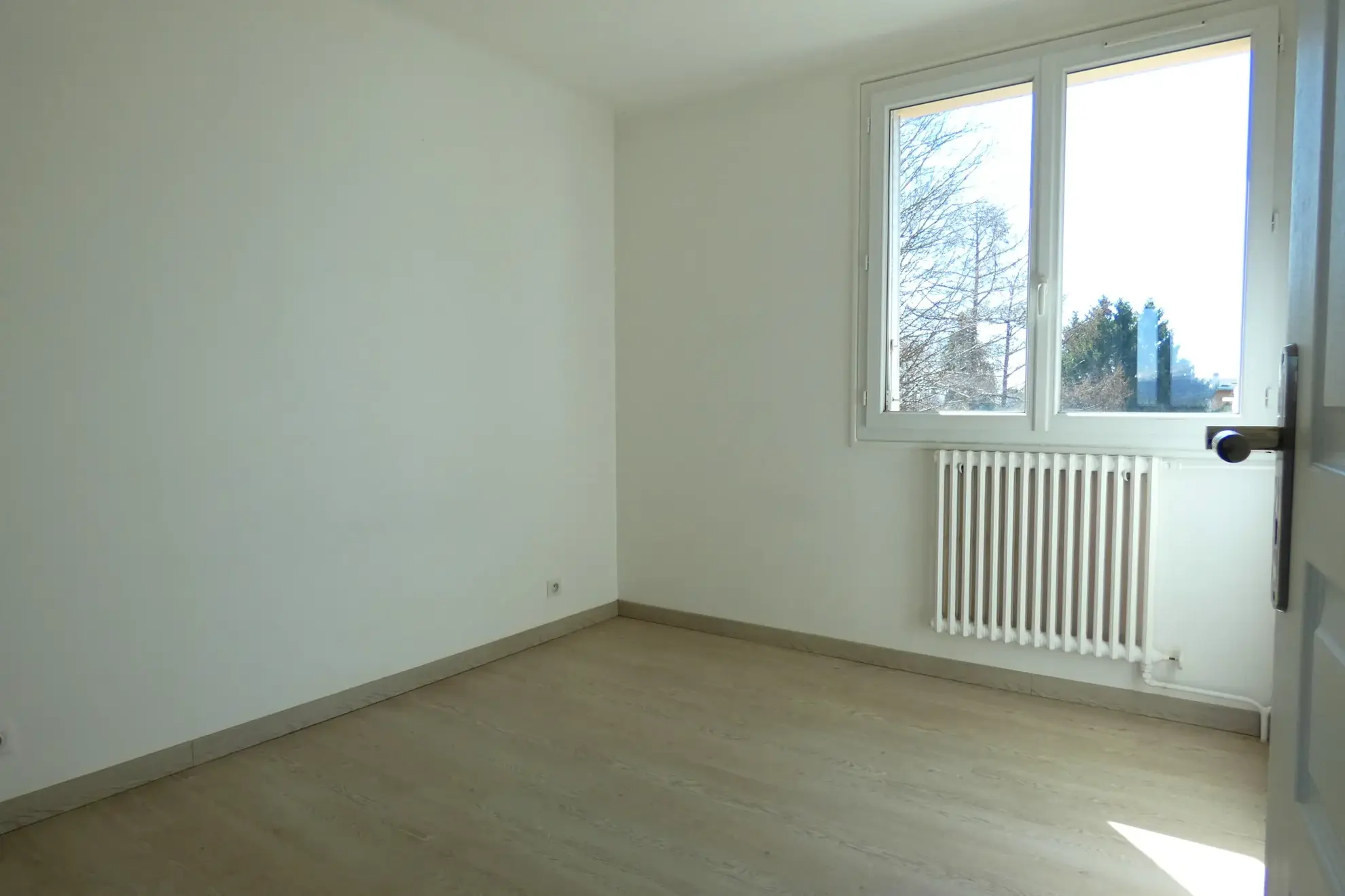 Grand appartement 4 pièces lumineux avec vue dégagée à Aurillac avec garage 