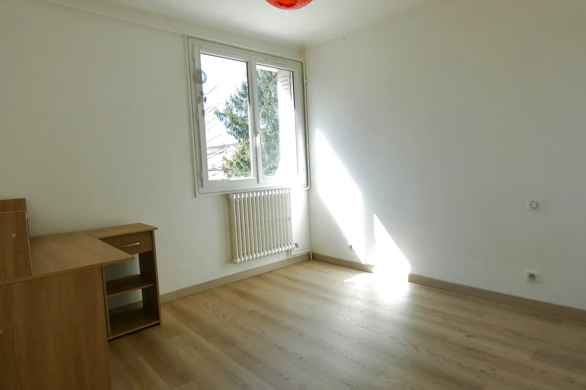 Grand appartement 4 pièces lumineux avec vue dégagée à Aurillac avec garage 