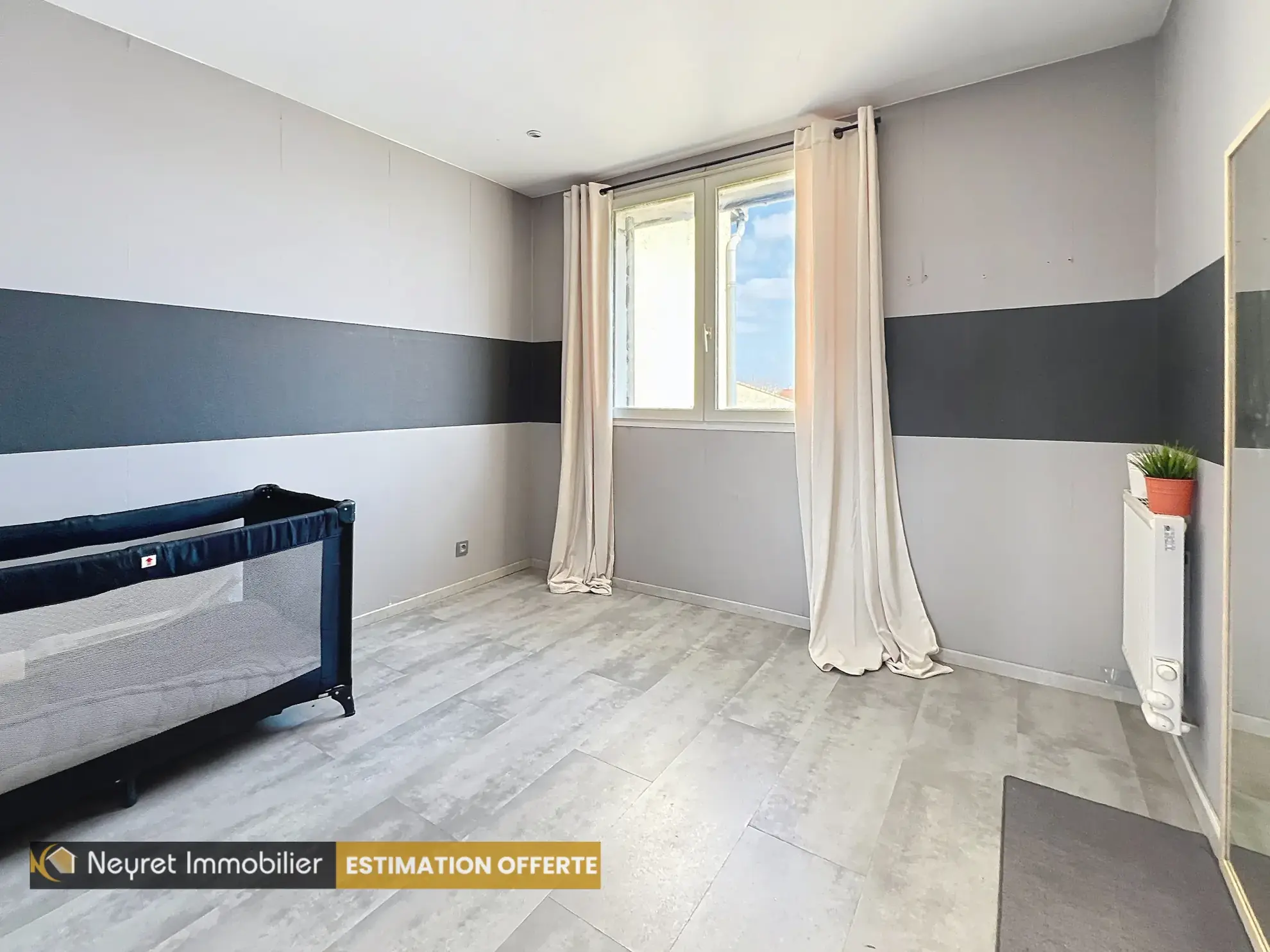 Maison à vendre de 3 chambres avec bureau à Pierre Benite - 99 m² 