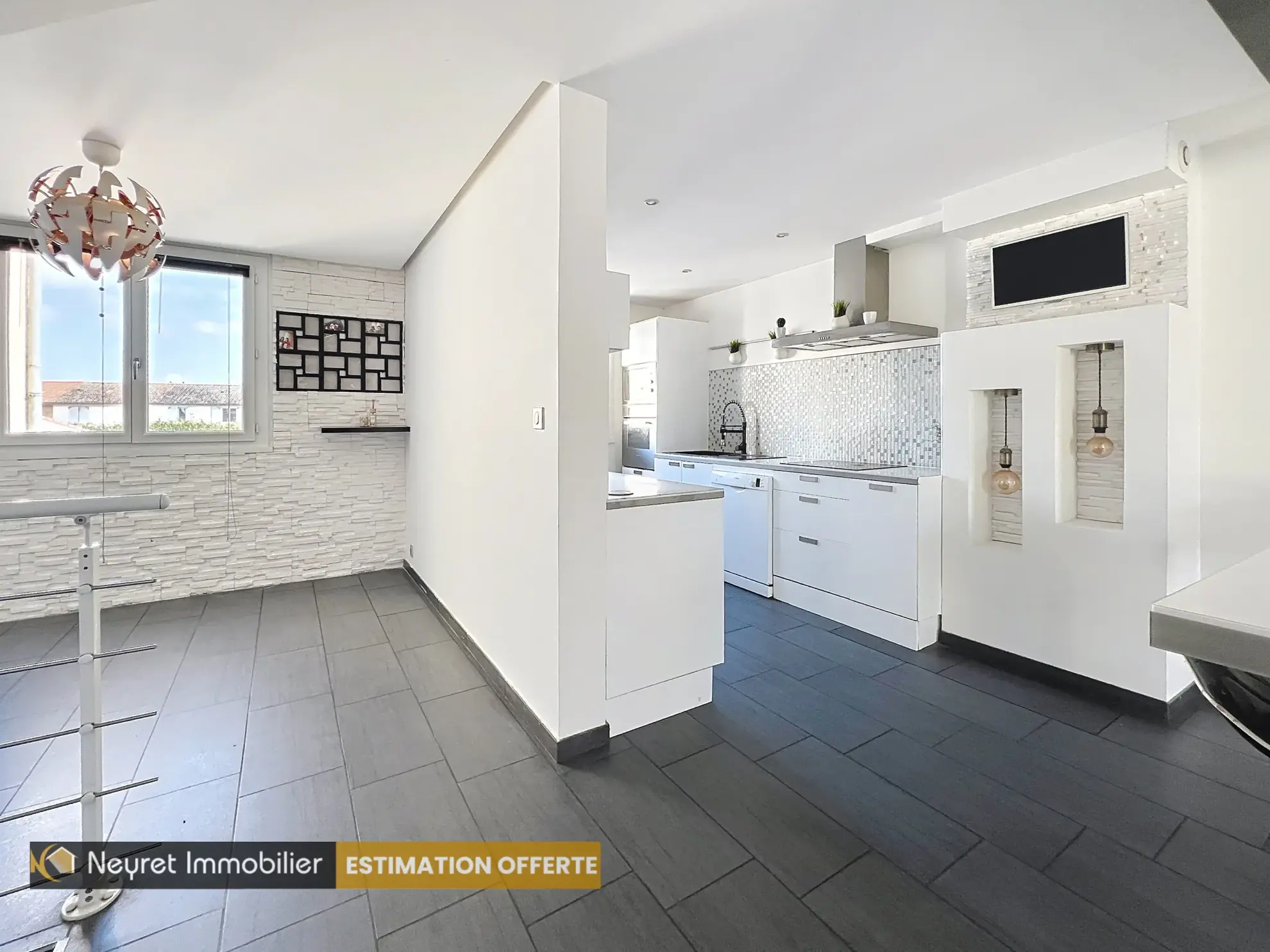 Maison à vendre de 3 chambres avec bureau à Pierre Benite - 99 m² 