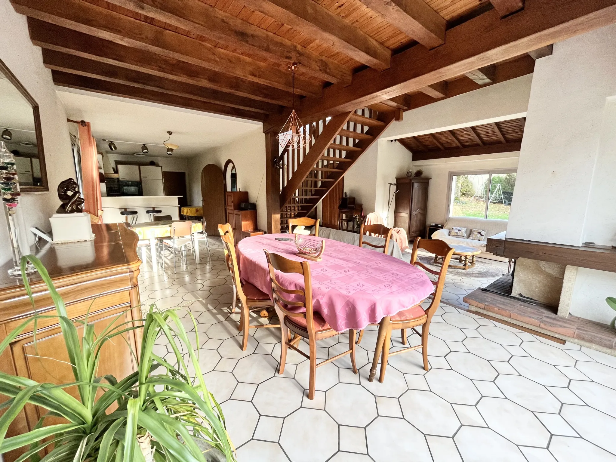 Maison d’architecte lumineuse de 132 m2 à Cholet avec jardin et garage 