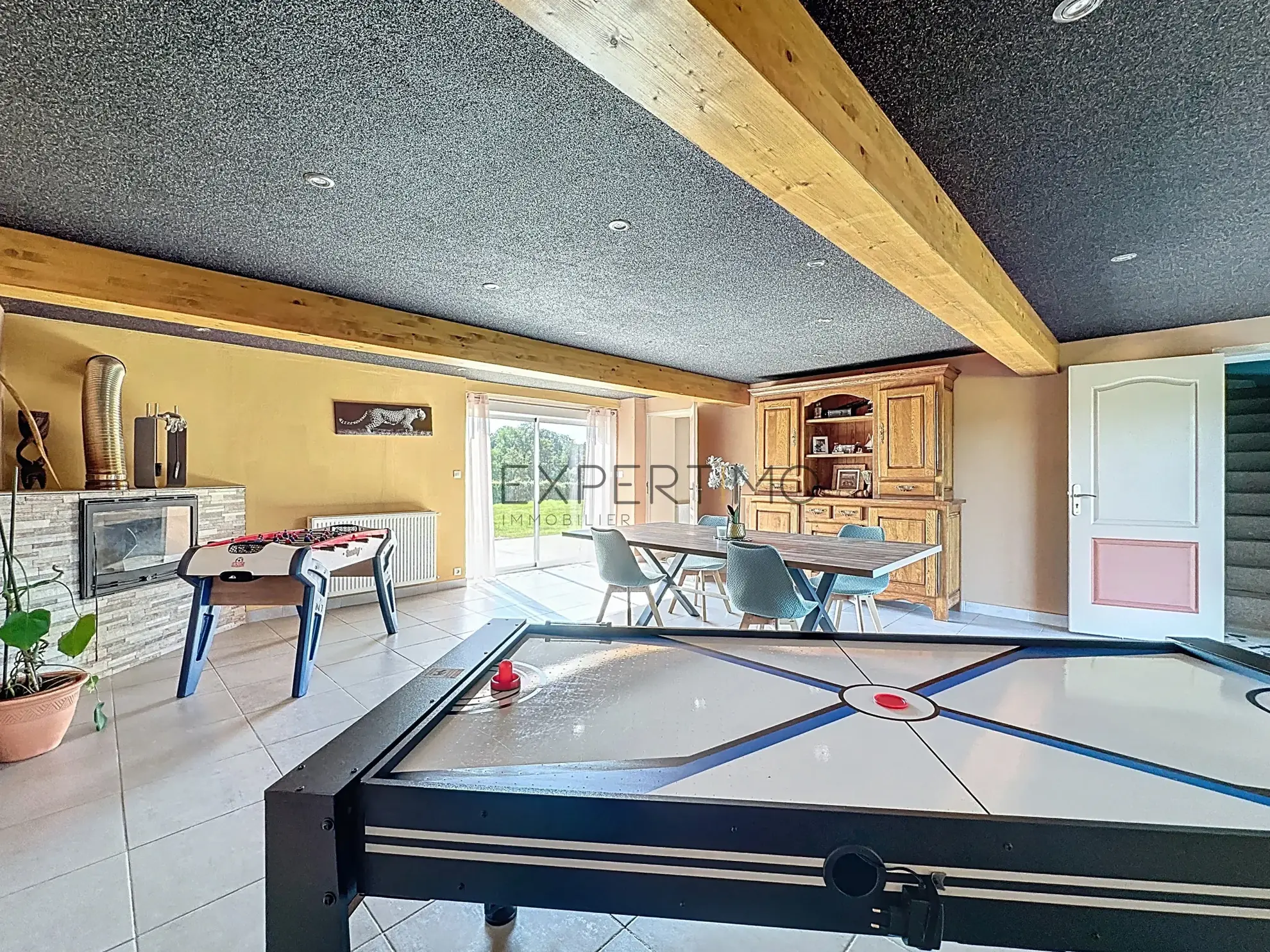 Ferme bressane rénovée de 240 m2 avec terrain de 2000 m2 en campagne 