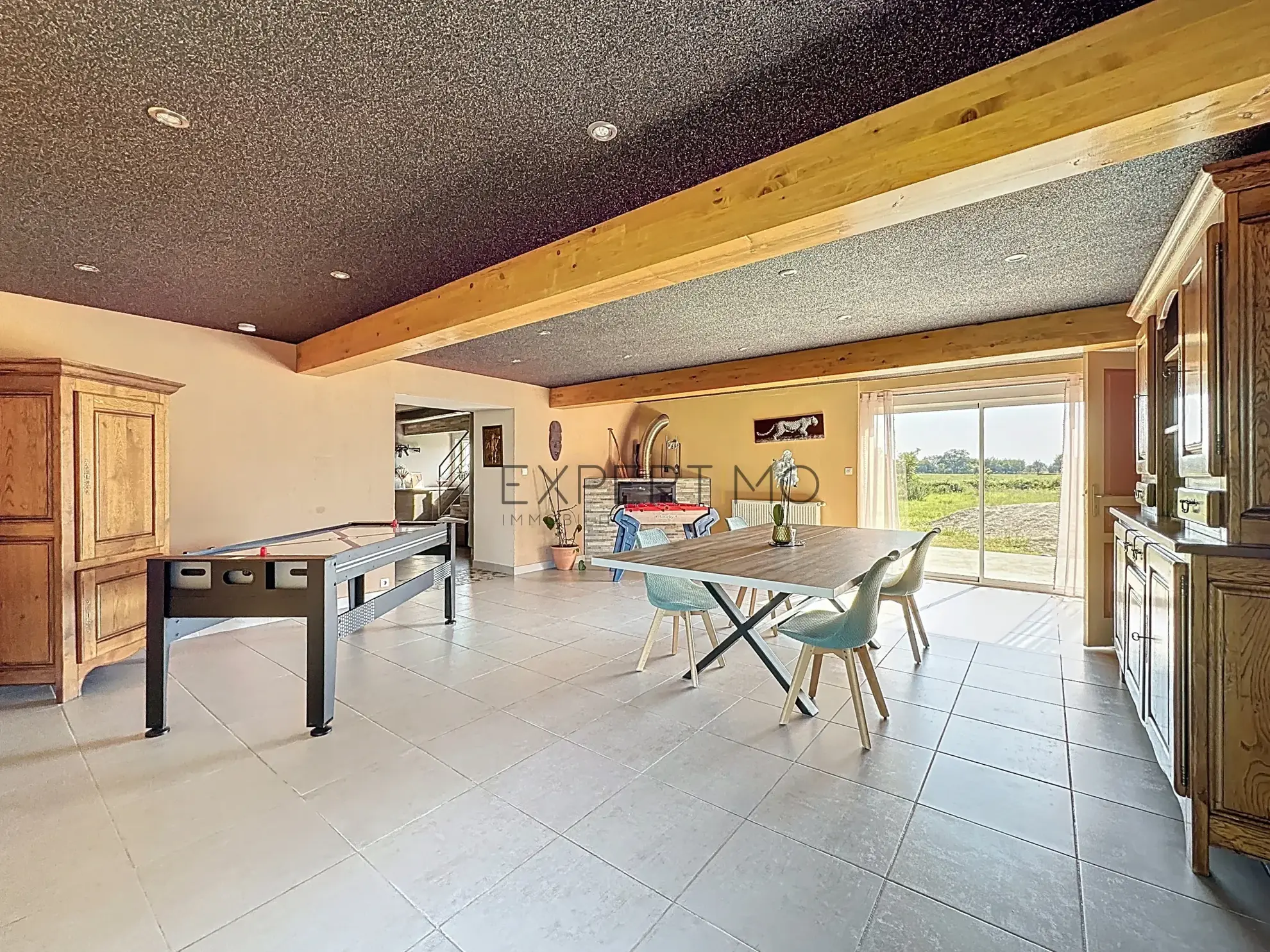 Ferme bressane rénovée de 240 m2 avec terrain de 2000 m2 en campagne 