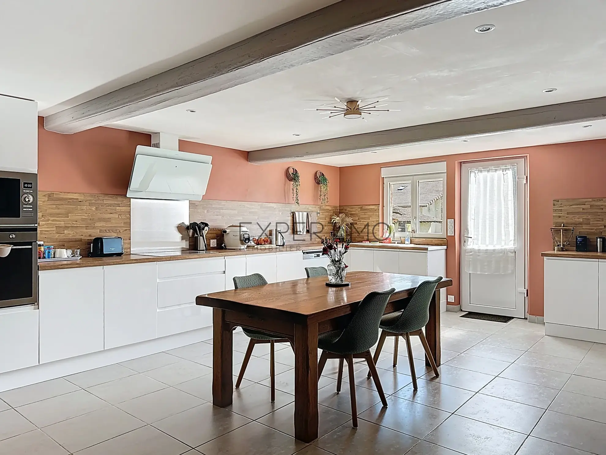 Ferme bressane rénovée de 240 m2 avec terrain de 2000 m2 en campagne 