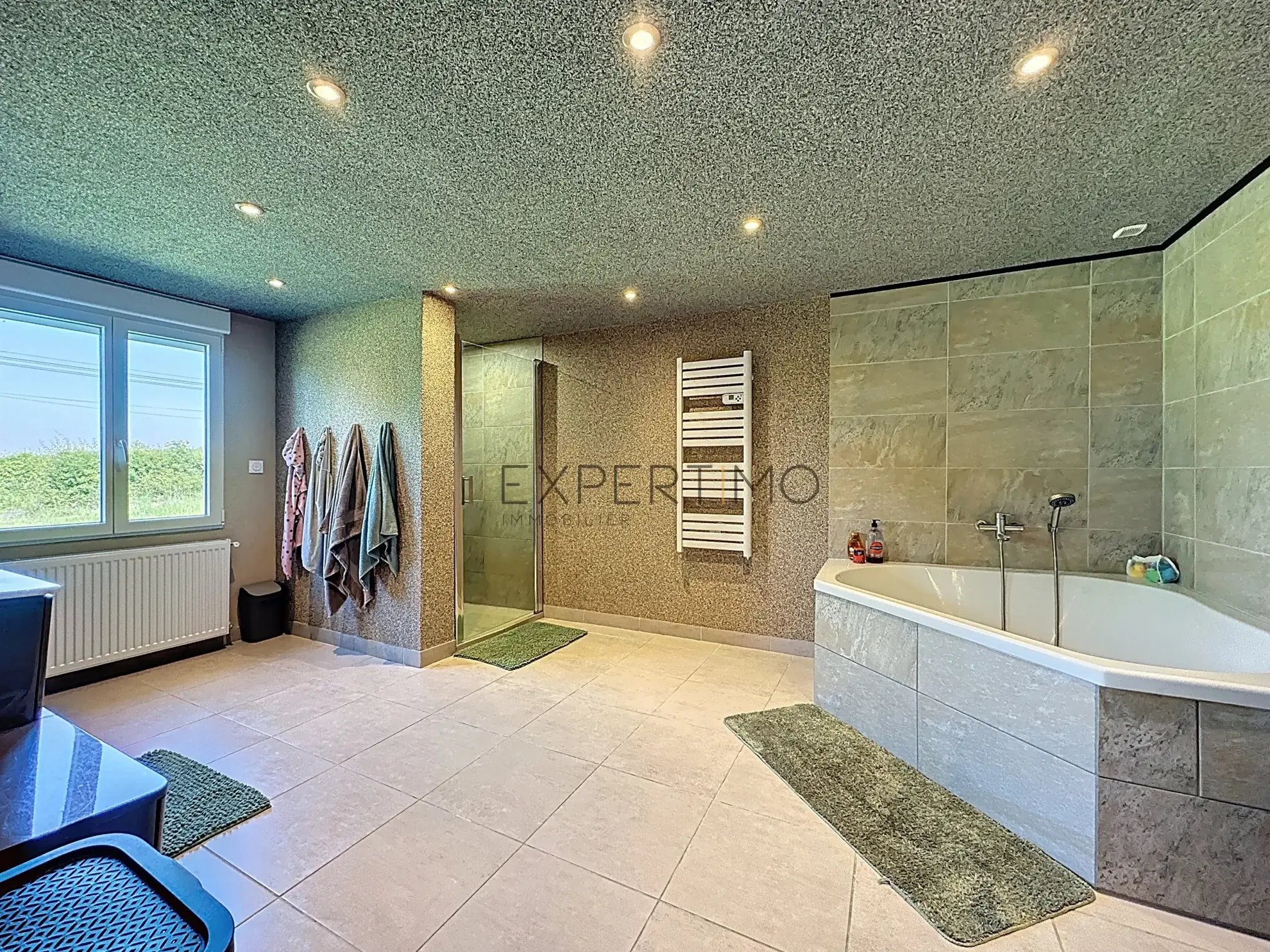 Ferme bressane rénovée de 240 m2 avec terrain de 2000 m2 en campagne 