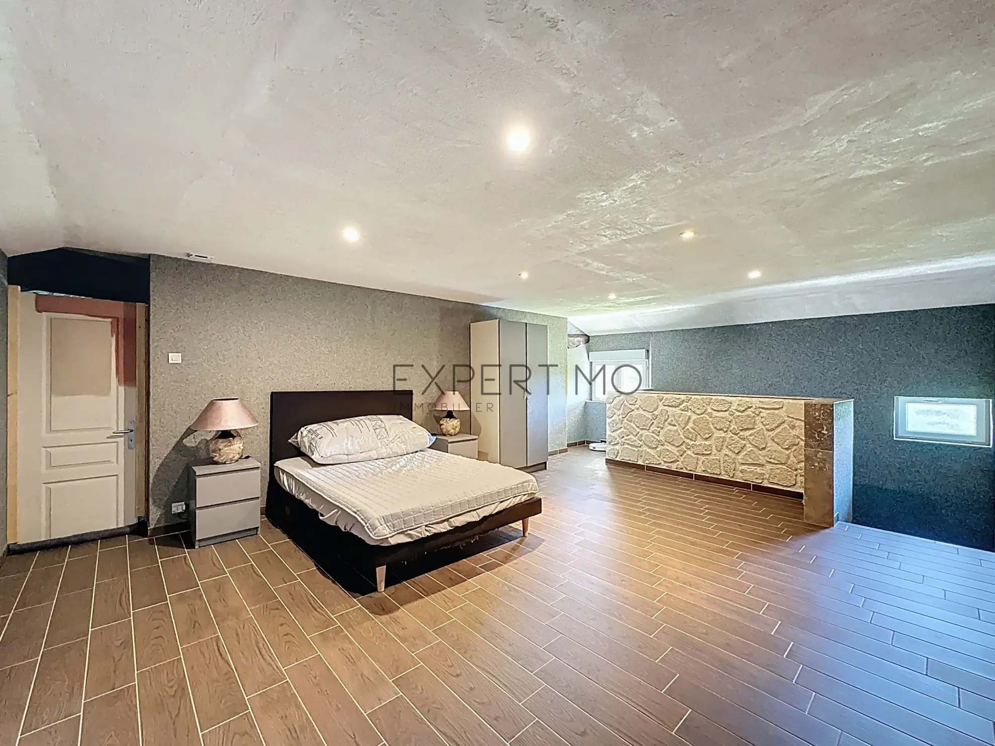 Ferme bressane rénovée de 240 m2 avec terrain de 2000 m2 en campagne 