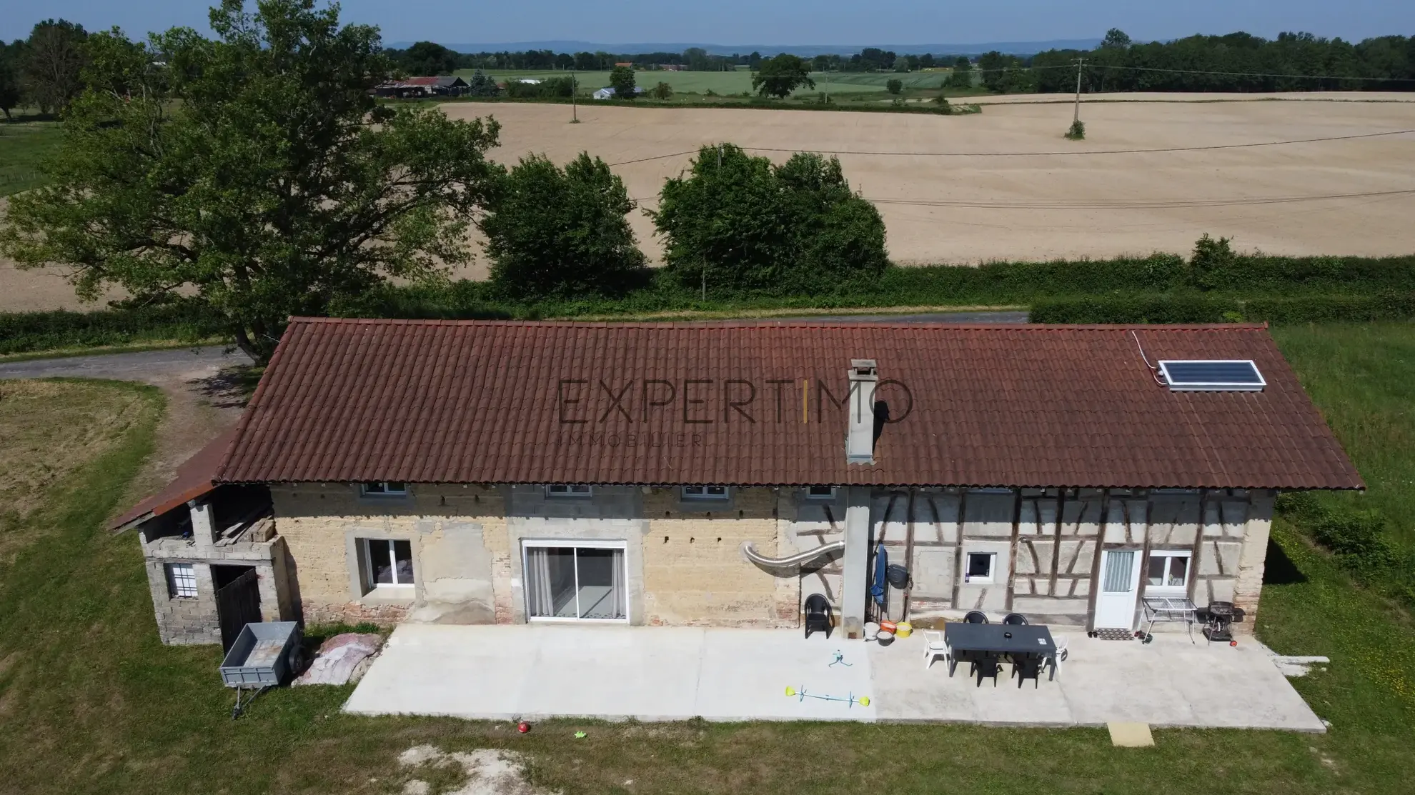 Ferme bressane rénovée de 240 m2 avec terrain de 2000 m2 en campagne 
