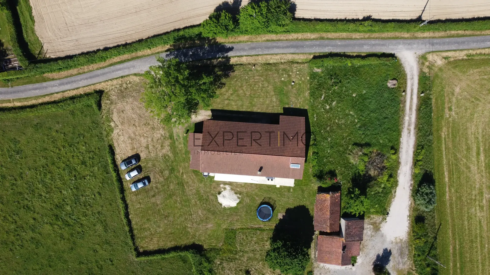 Ferme bressane rénovée de 240 m2 avec terrain de 2000 m2 en campagne 