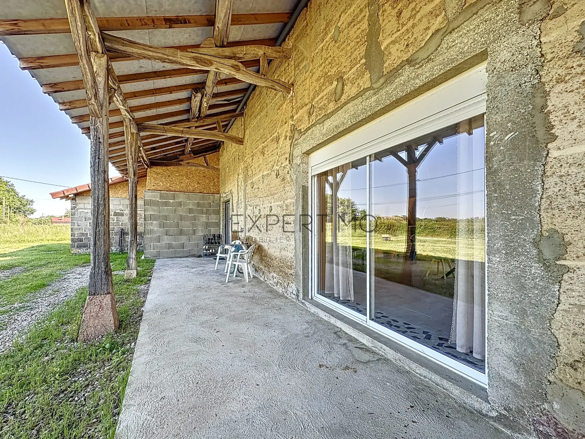 Ferme bressane rénovée de 240 m2 avec terrain de 2000 m2 en campagne 