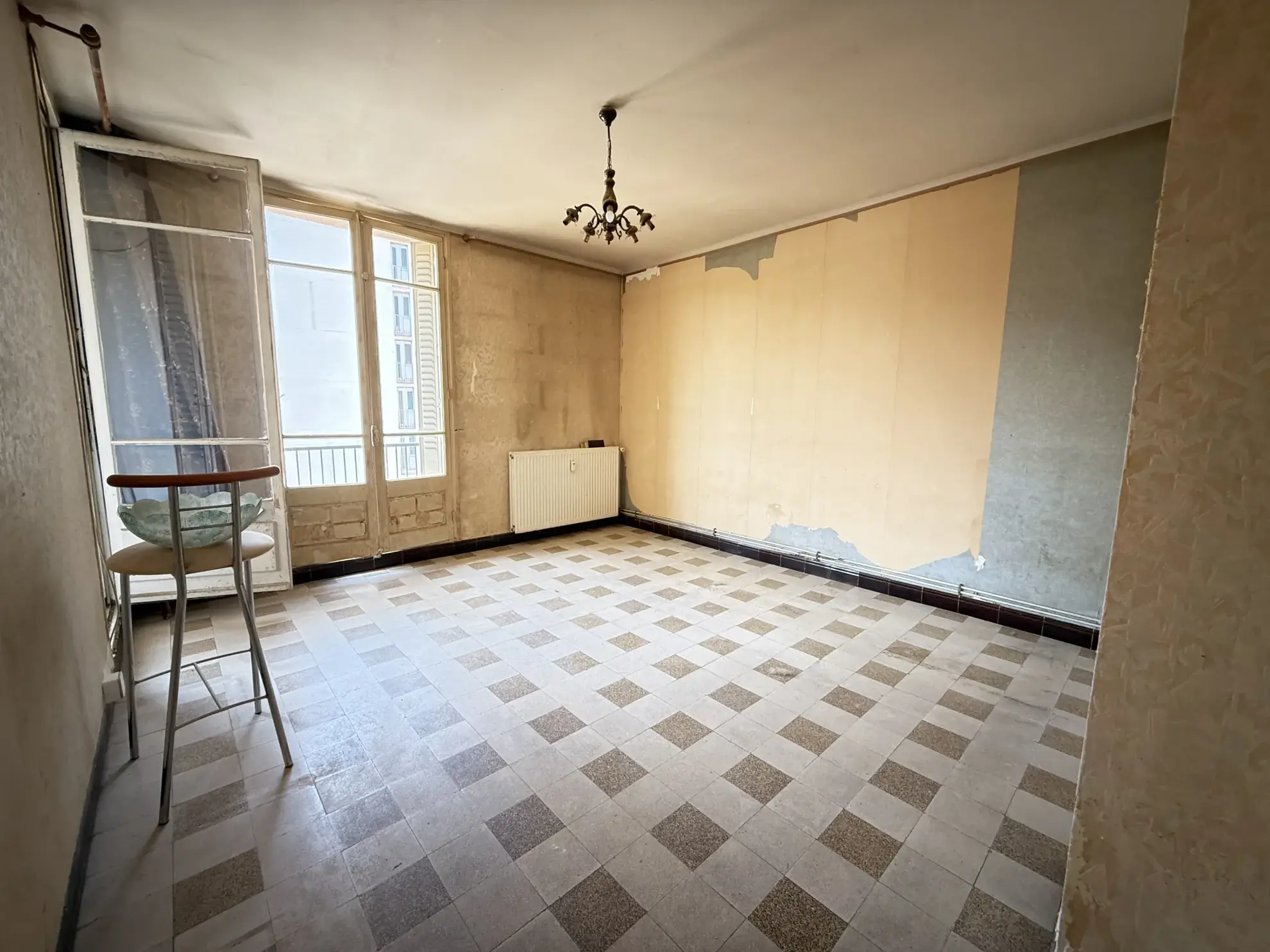 Appartement T2 à vendre à Alès au centre-ville avec balcon et ascenseur 