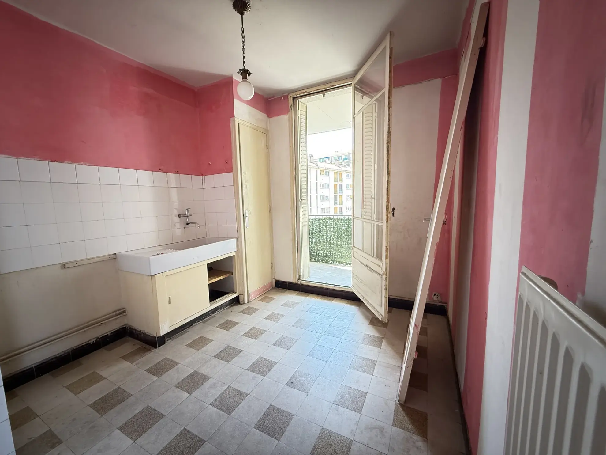 Appartement T2 à vendre à Alès au centre-ville avec balcon et ascenseur 