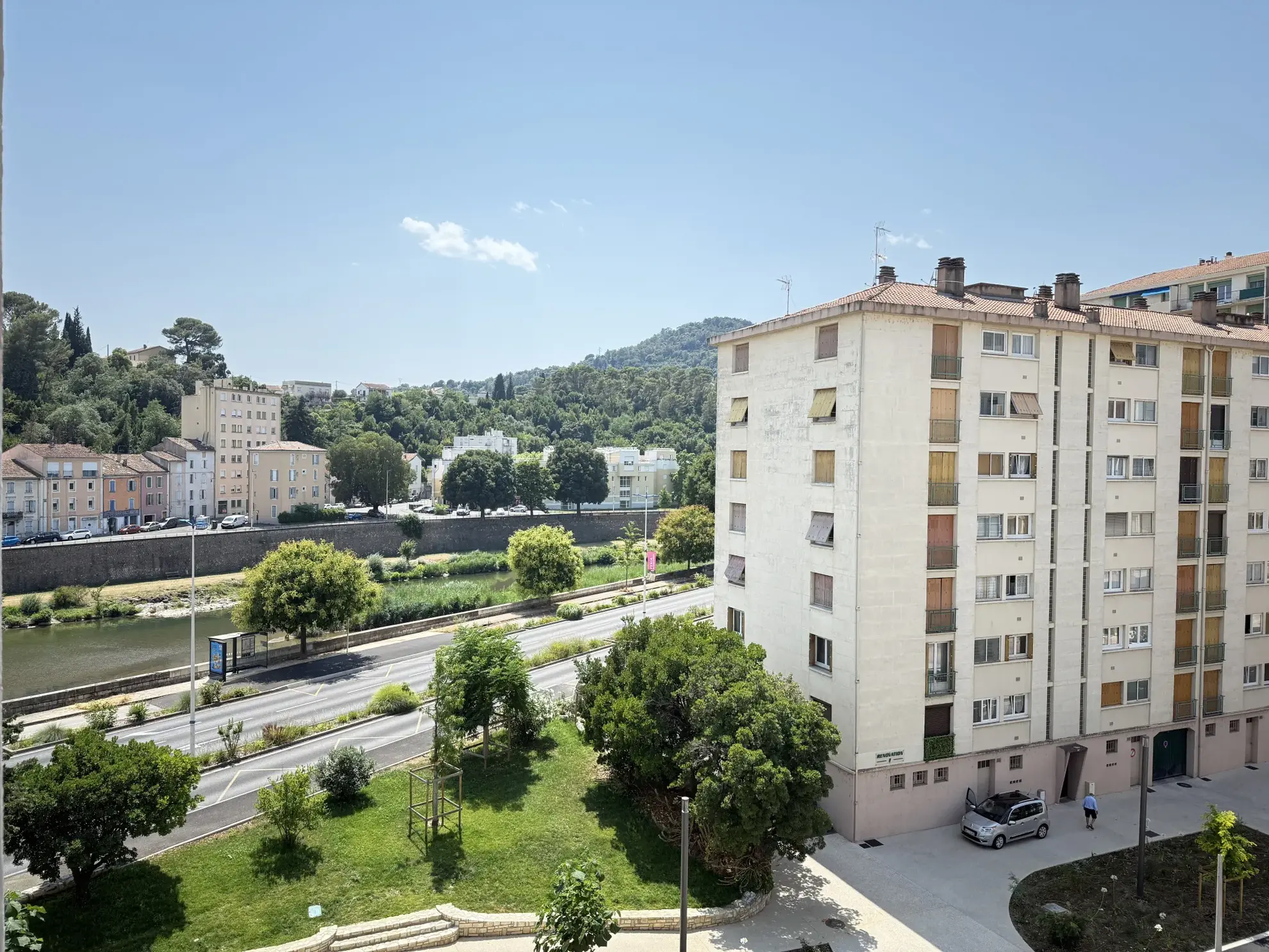 Appartement T2 à vendre à Alès au centre-ville avec balcon et ascenseur 