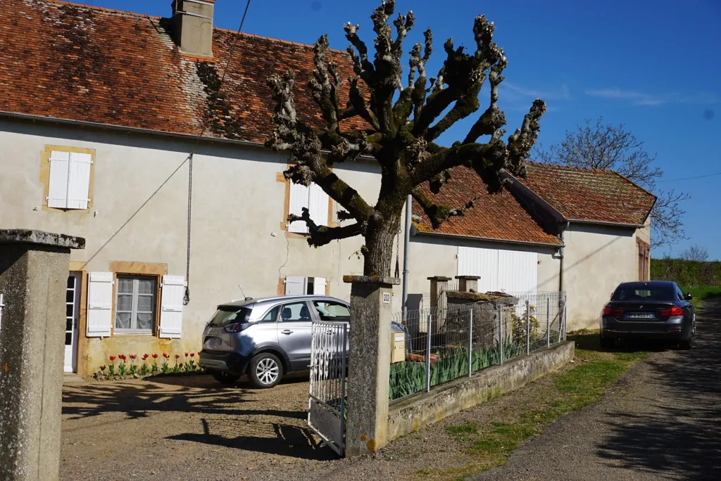 Ensemble de deux maisons en Brionnais près de Marcigny et La Clayette 